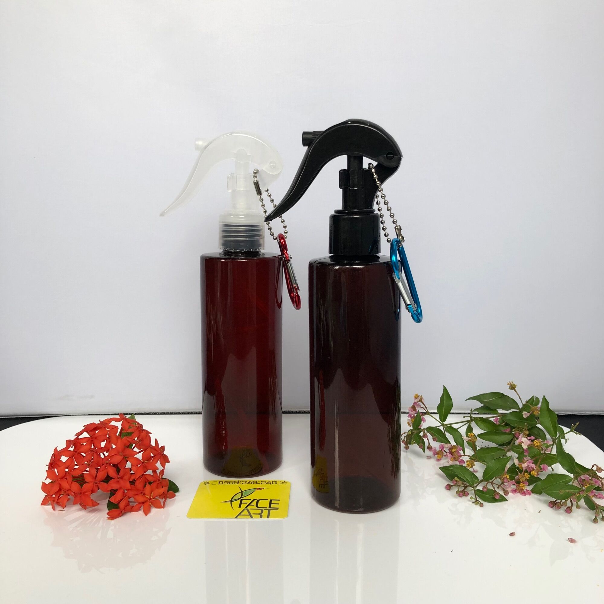 Chai xịt nhựa rỗng MÓC KHOÁ treo - Bình xịt khuẩn trong suốt lớn gắn móc khoá treo xe máy , xe oto - Bình xịt nước phun sương cầm tay tiện dụng tưới cây , xịt tóc , xịt làm bánh tráng, xịt tưới hoa