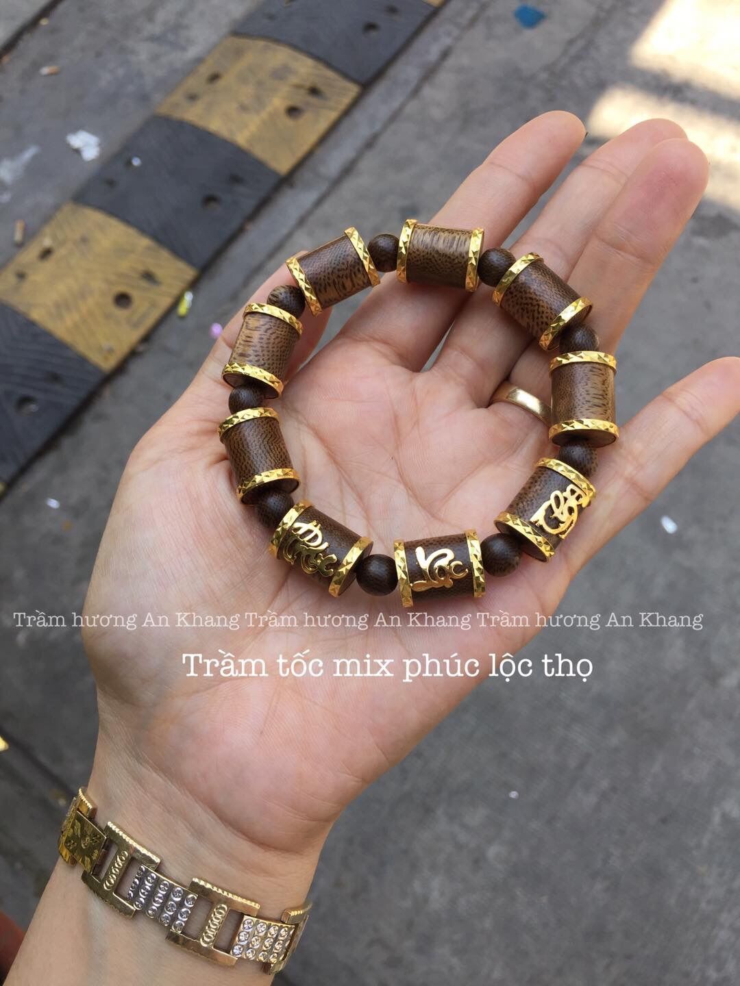 Vòng tay trầm hương tốc tự nhiên