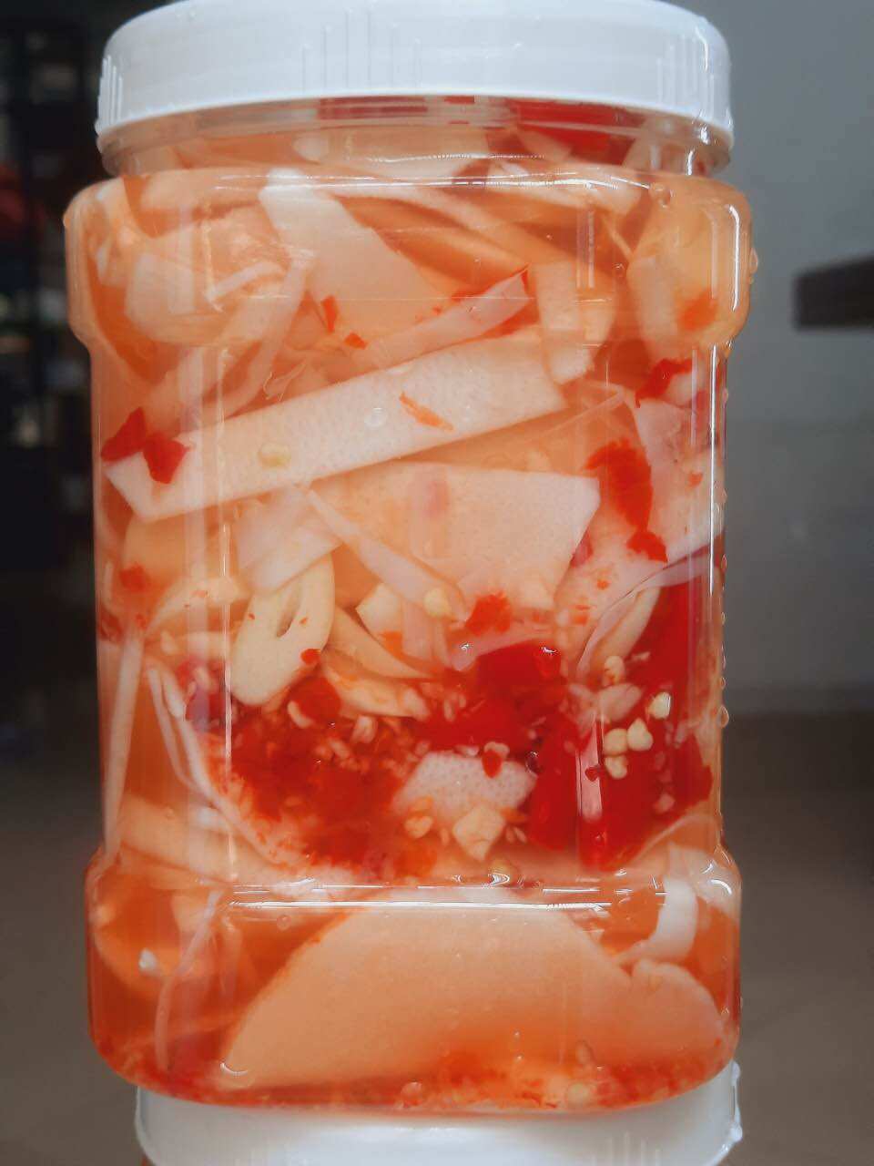 Măng ngâm tỏi ớt (hộp 1kg gồm nước ngâm)