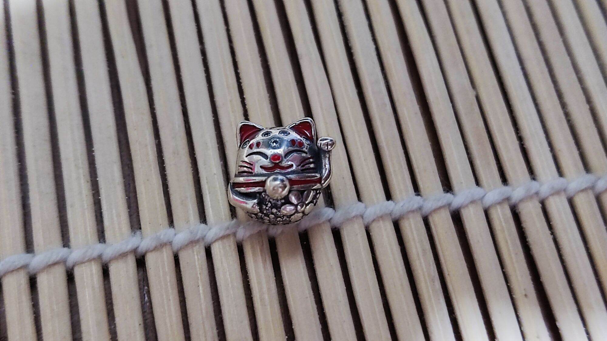 GauBee Charm bạc 925 mèo thần tài nơ đỏ đá trắng