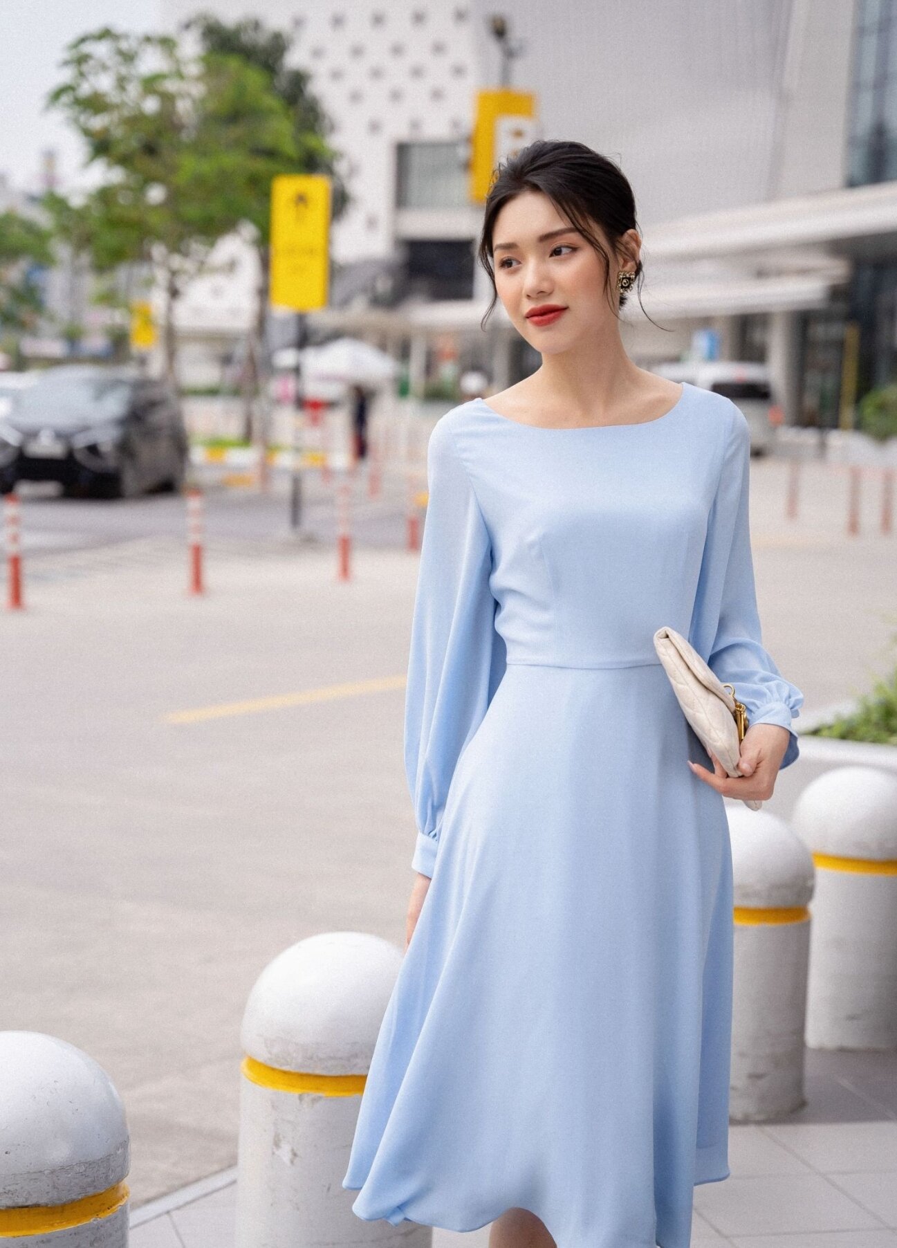 Elise - đầm xanh cúc trai size M