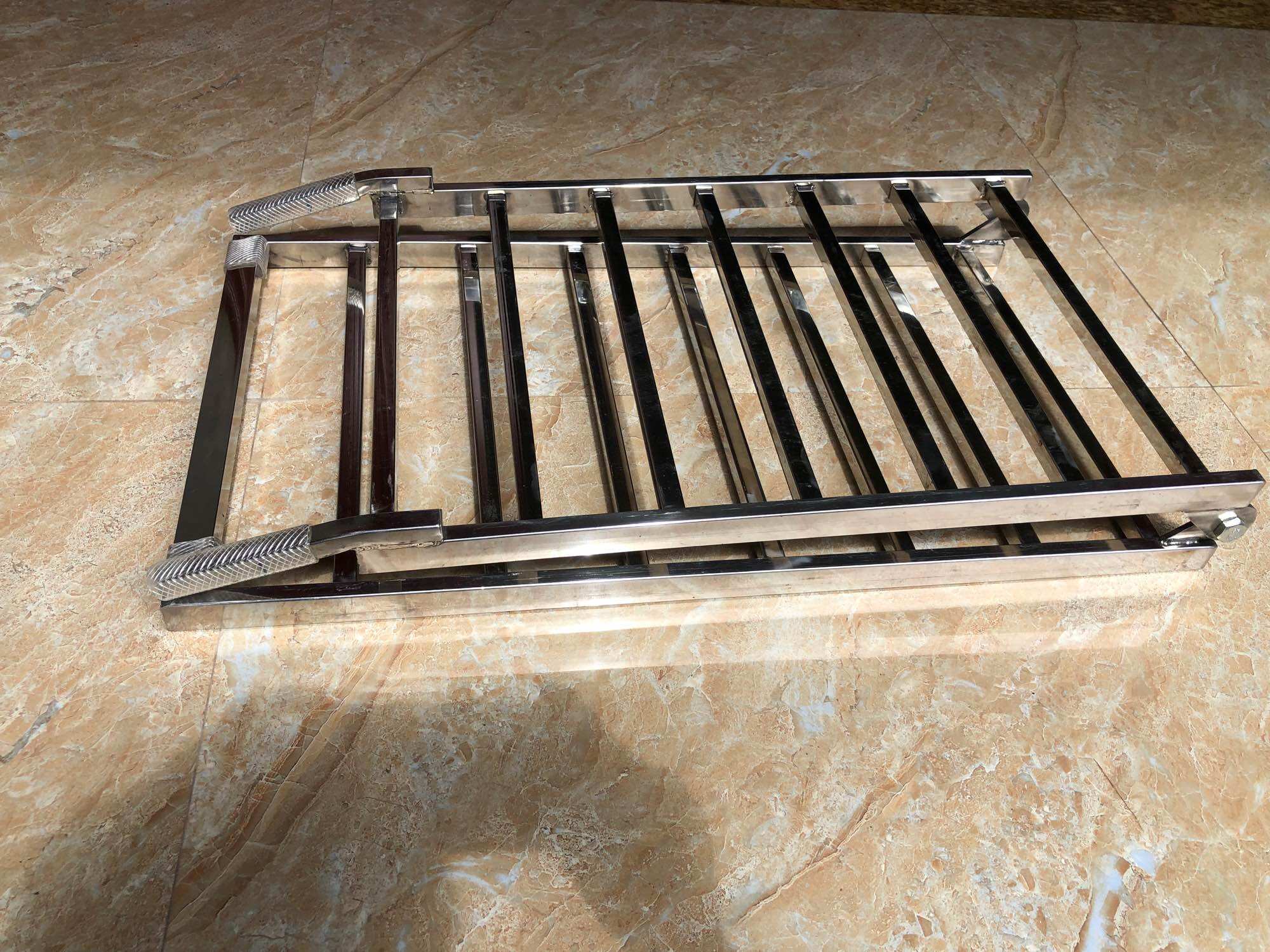 Thang dắt xe máy inox. KT 130×40 cm phù hợp độ cao 39 - 42 cm ( bảo hành 12 tháng )