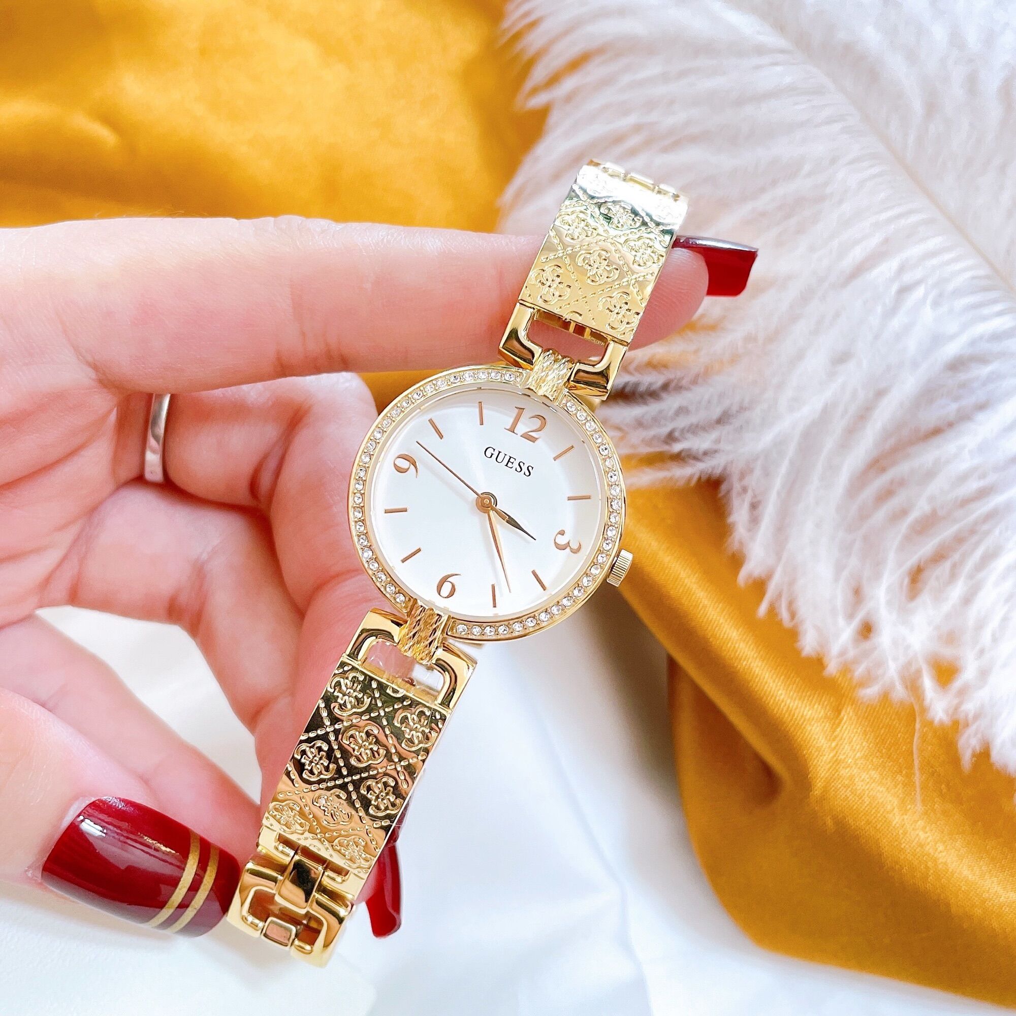 Đồng Hồ Nữ Guess Gold Tone