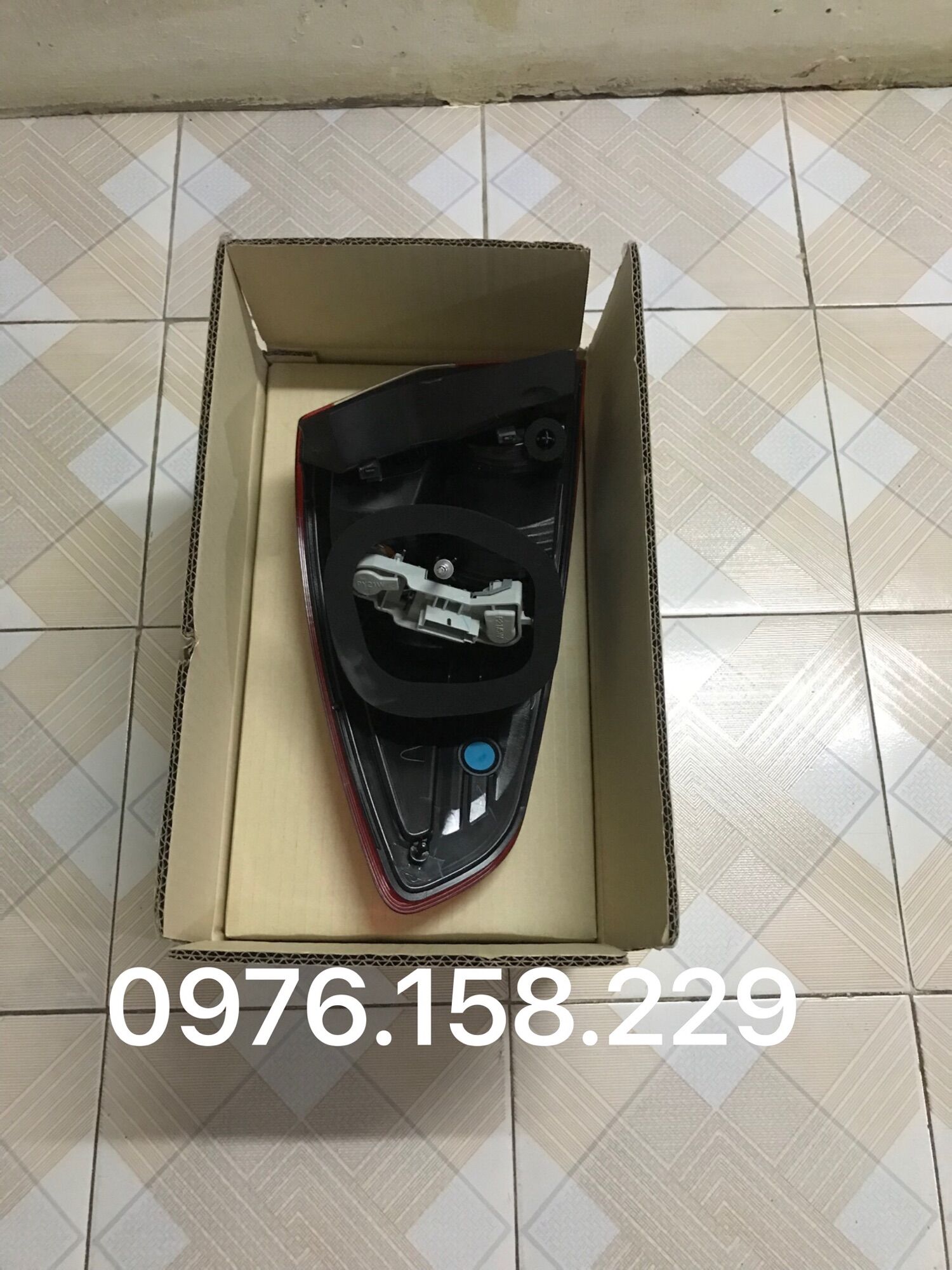 ĐÈN HẬU MIẾNG NGOÀI FORD FIESTA