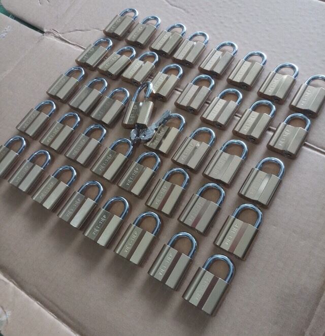 Set 40 ổ khoá việt tiệp dùng chung 1 chìa chủ