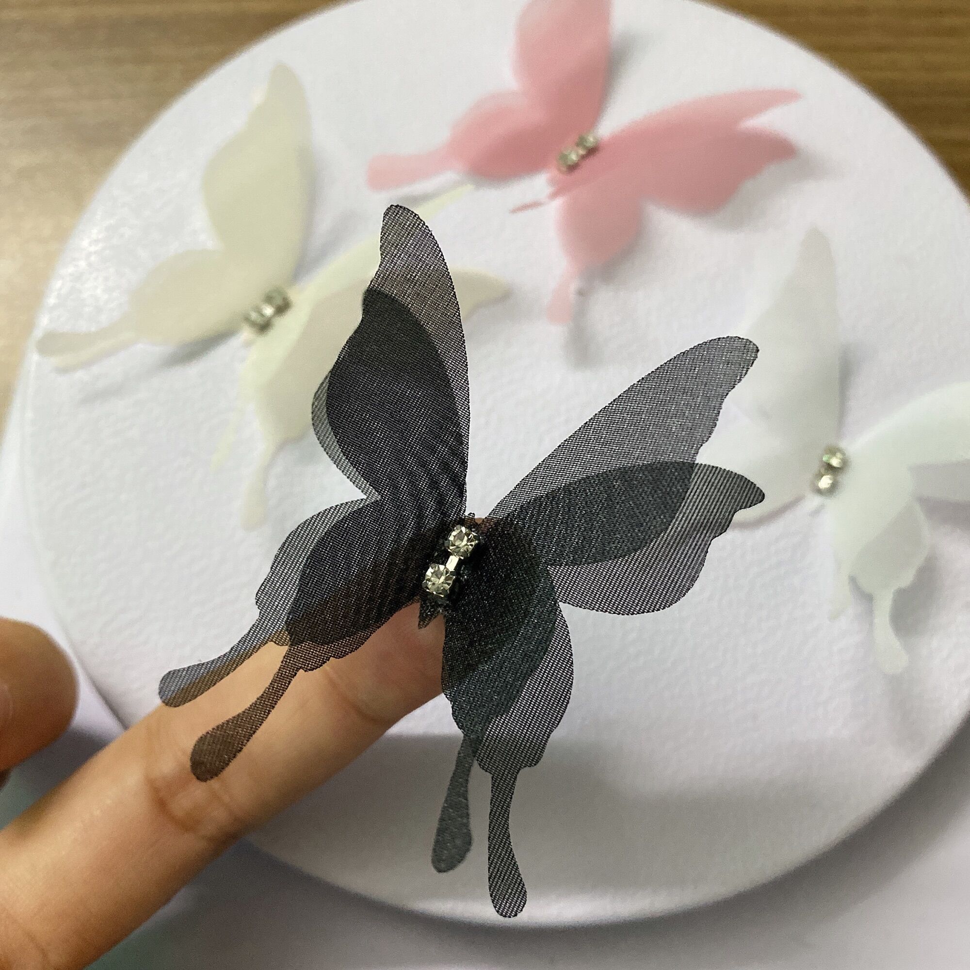 SÉT 5 BƯỚM TRANG TRÍ ĐÍNH ĐÁ SIÊU DỄ THƯƠNG SIZE 4.5x5cm