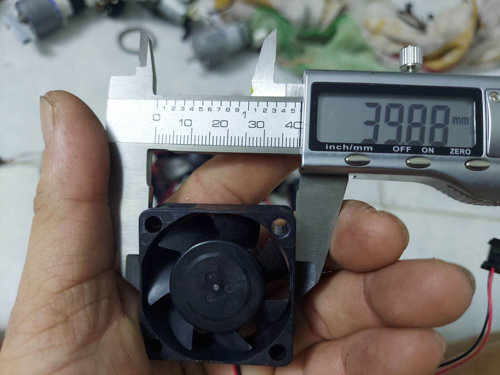 quạt tản nhiệt Nidec 24v 4×4×1.5