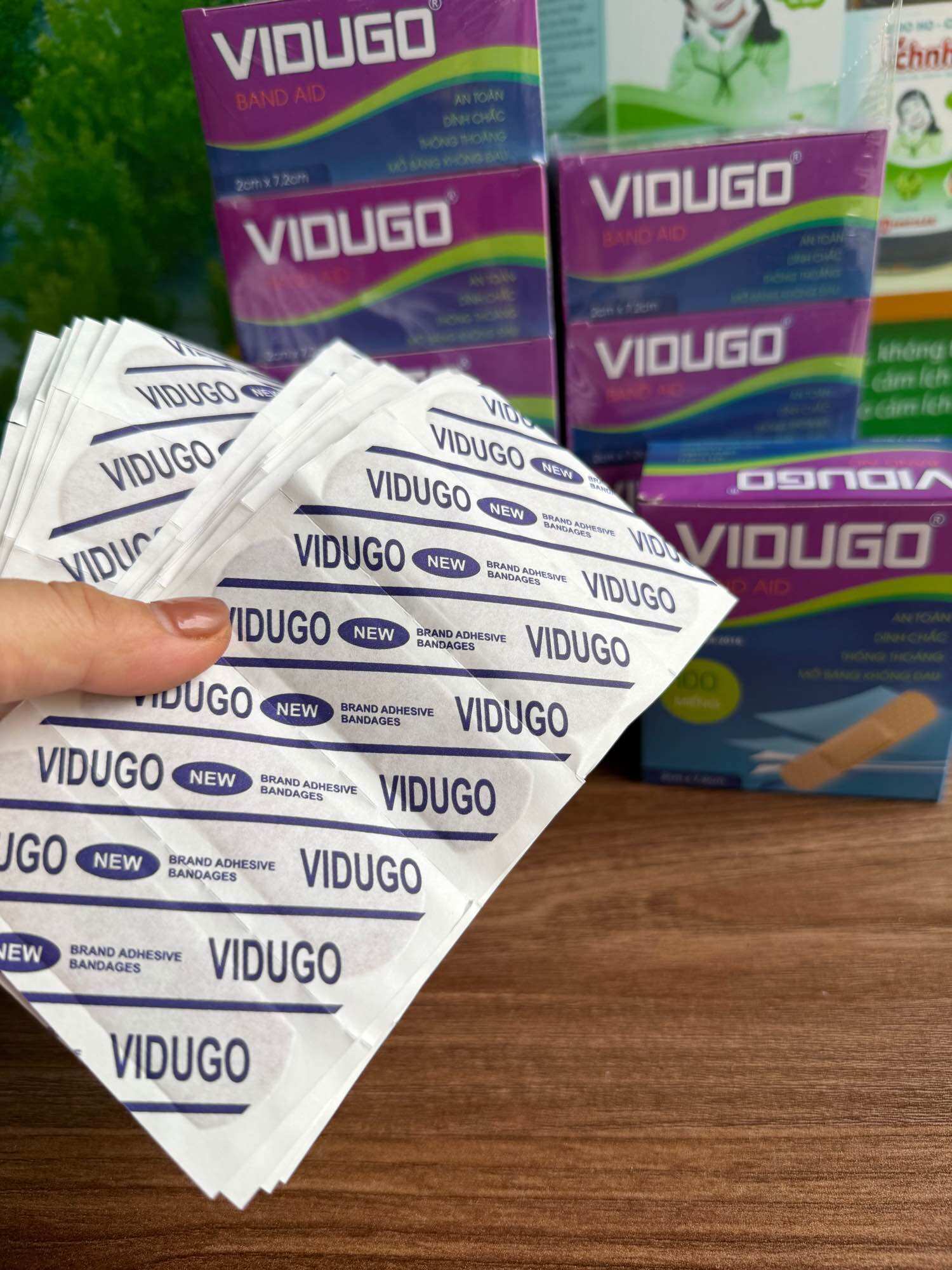 Băng cá nhân vidugo hộp 100 cái màu da