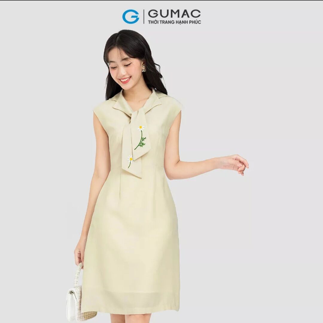 Đầm dáng A, tay dơi thêu hoa - size M