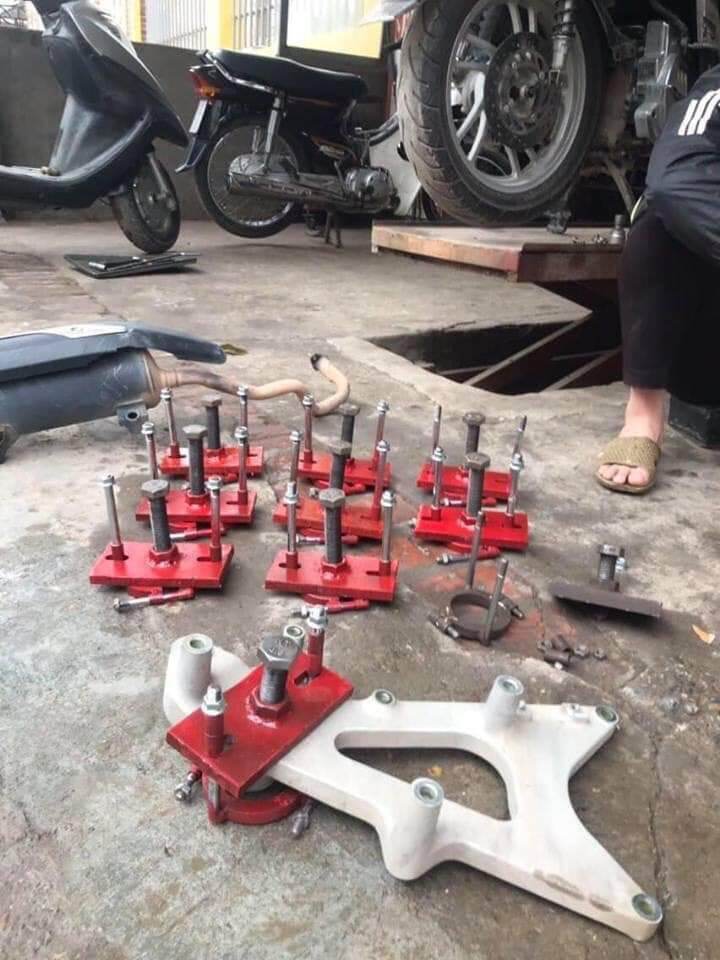 Vam càng sau xe ga
