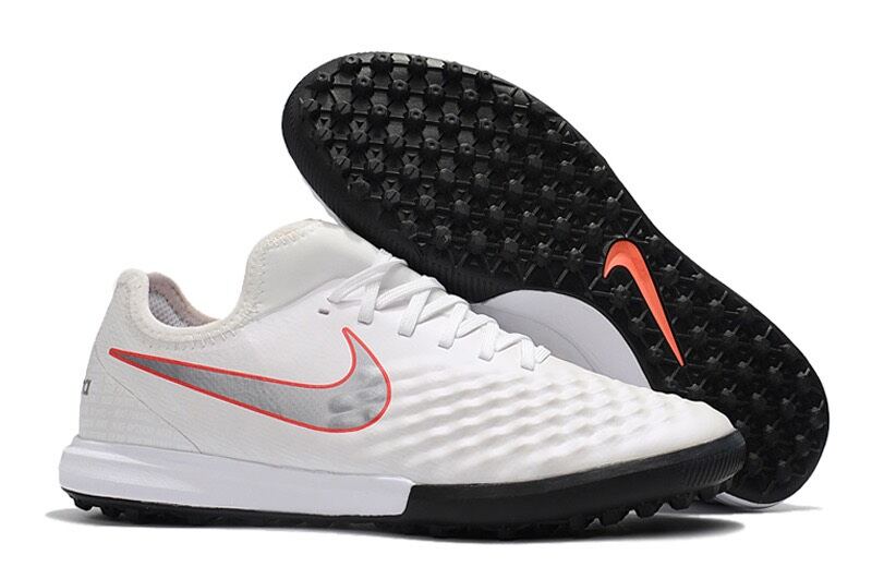 Giày bóng đá Nike magista