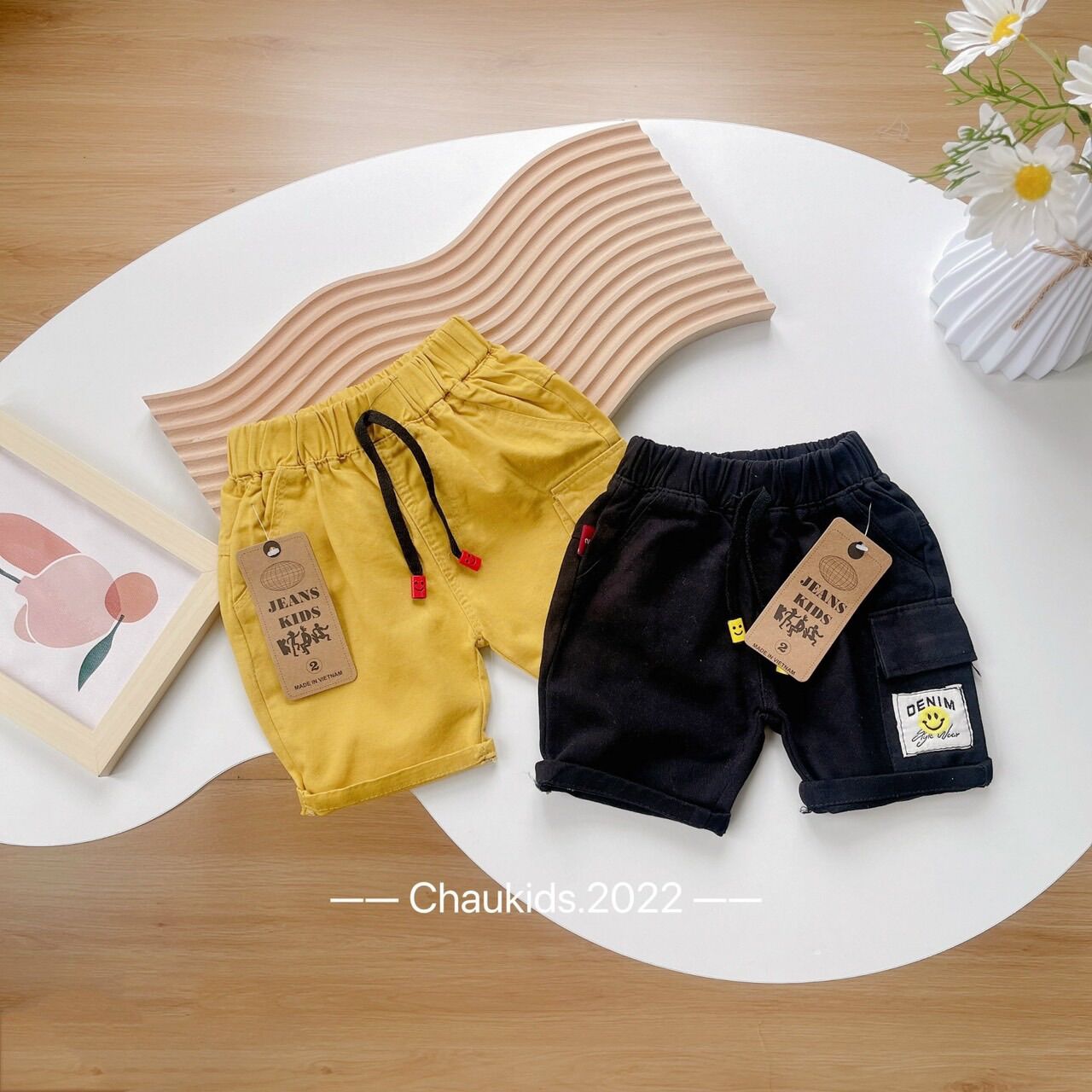 Quần sooc kaki thêu tem xịn sò
