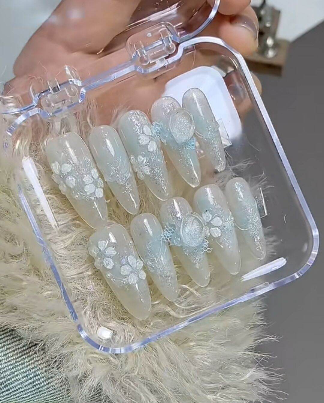 92 Nail box thiết kế, màu hồng ombre, gắn Nơ và gấu xinh