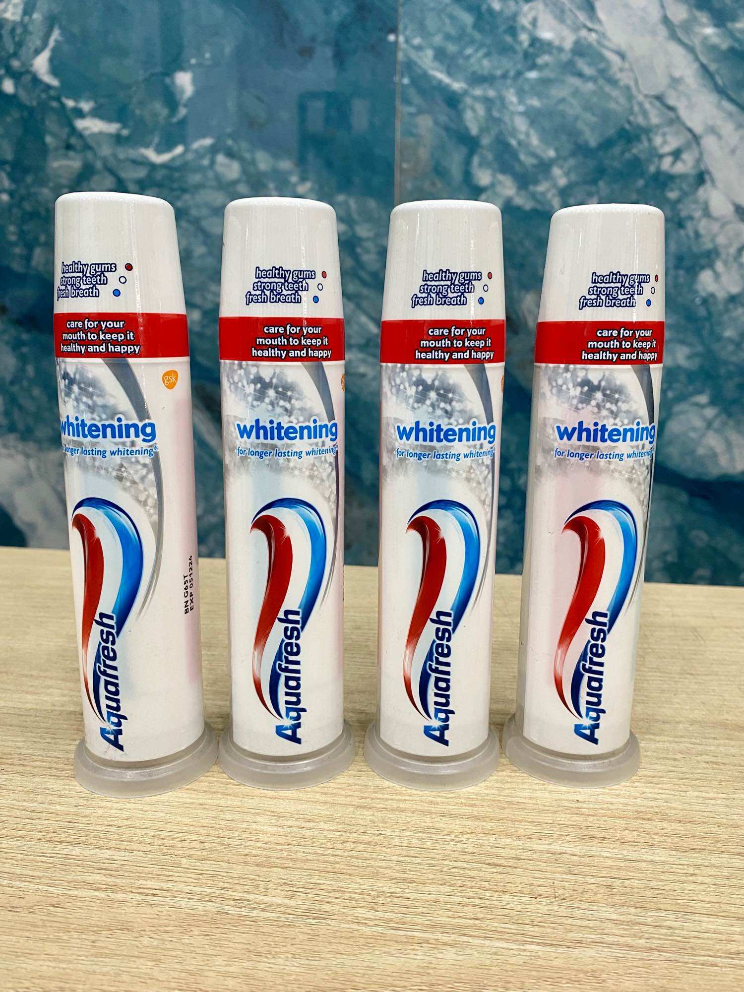 Kem đánh răng Aquafresh UK dạng ống 100ml