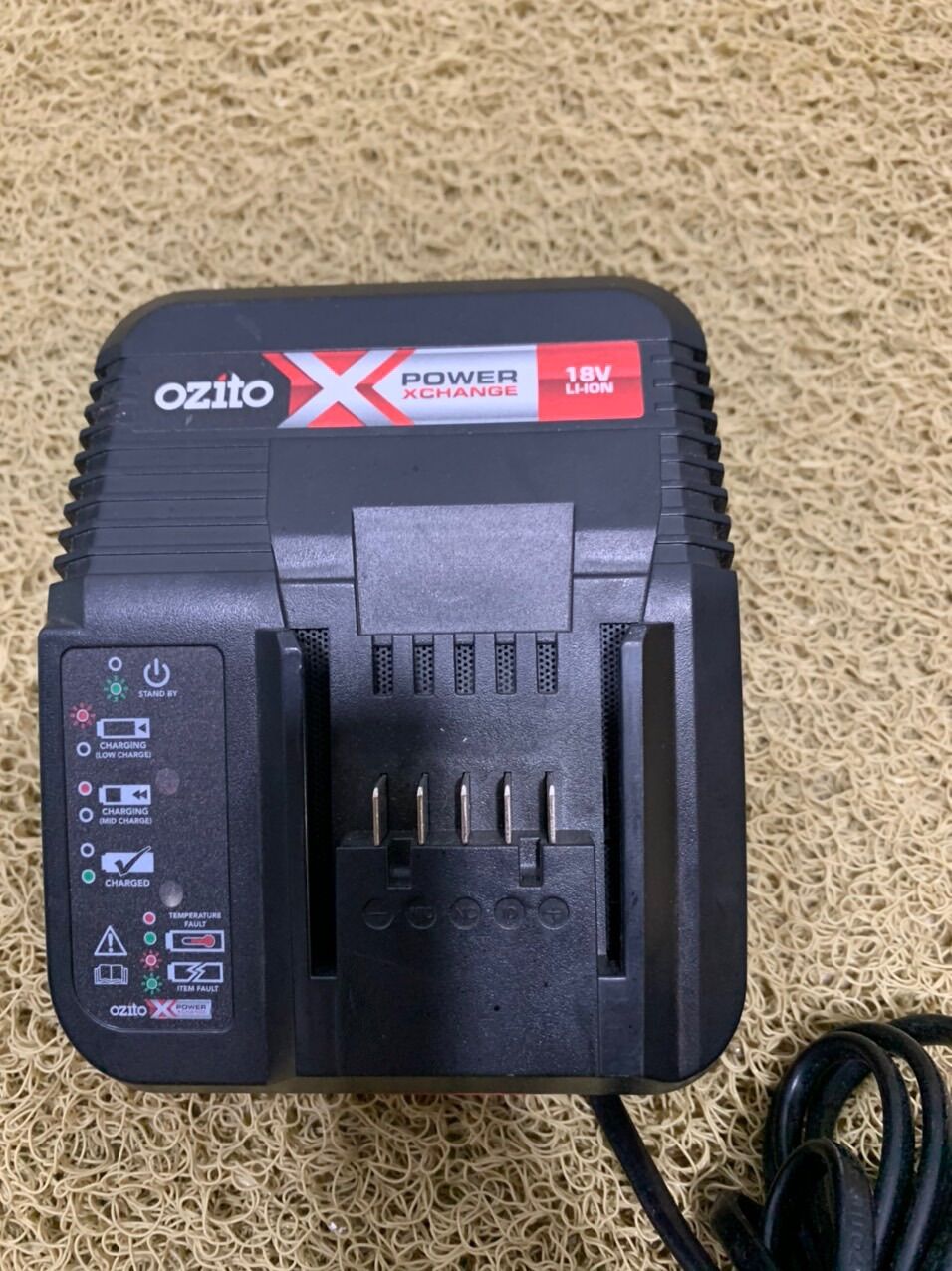 Sạc Pin ozito 18v