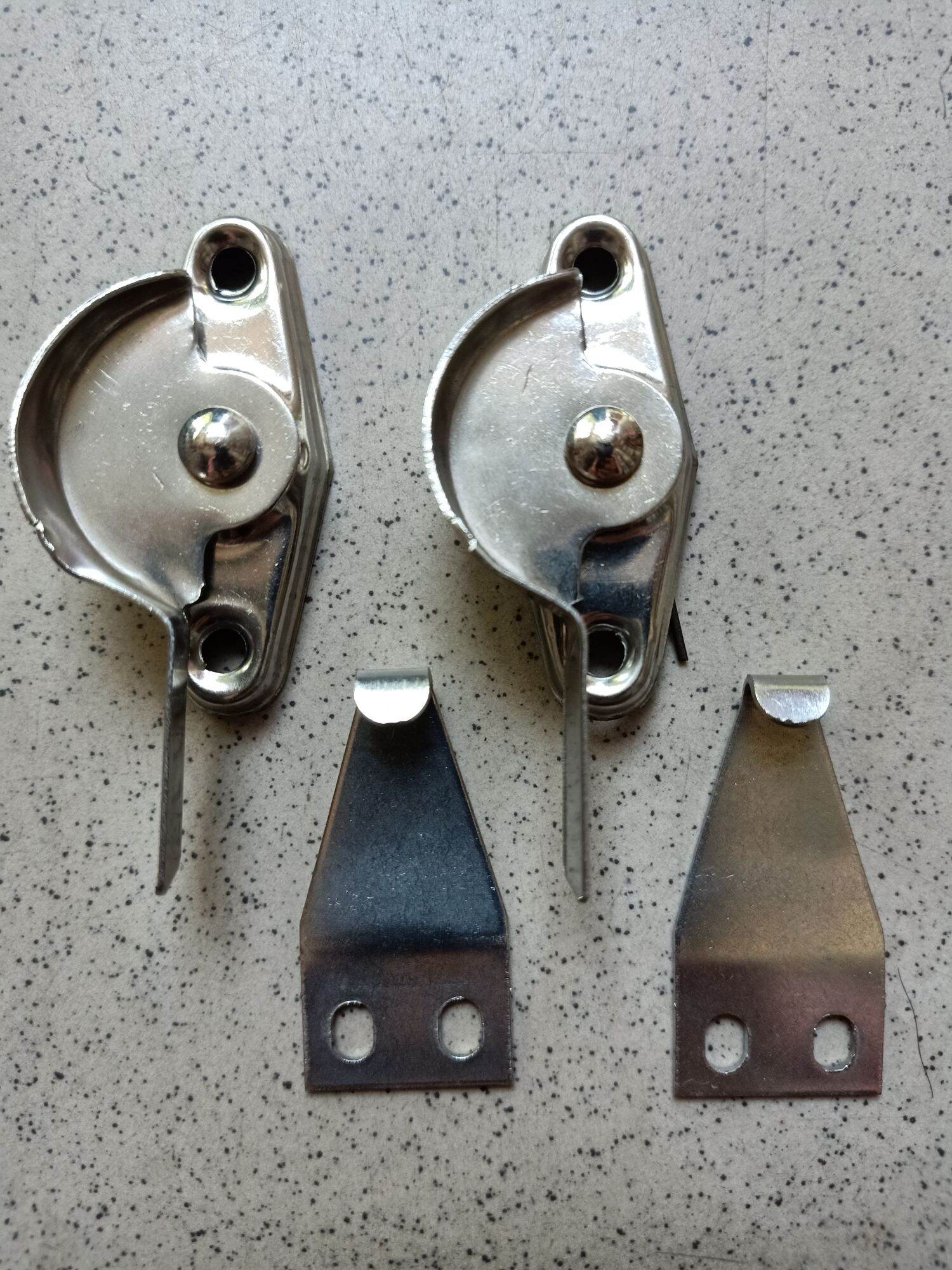 Bộ khóa sò vặn inox kèm móc