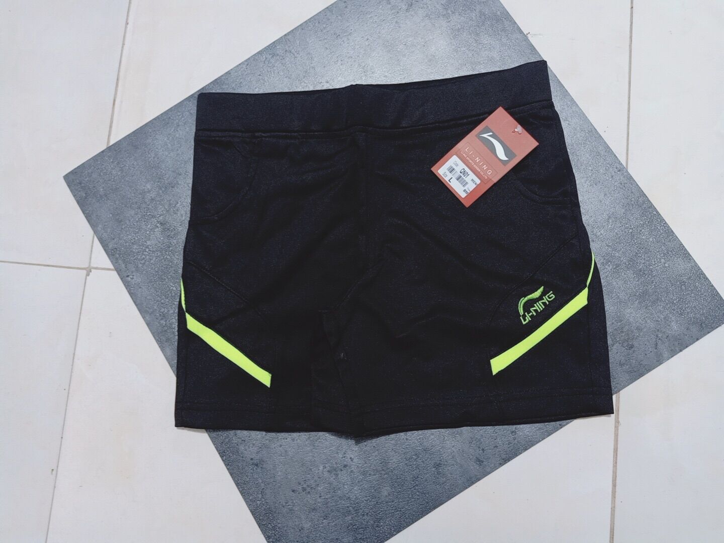 Quần cầu lông Lining nữ 100% chất thun poly.
