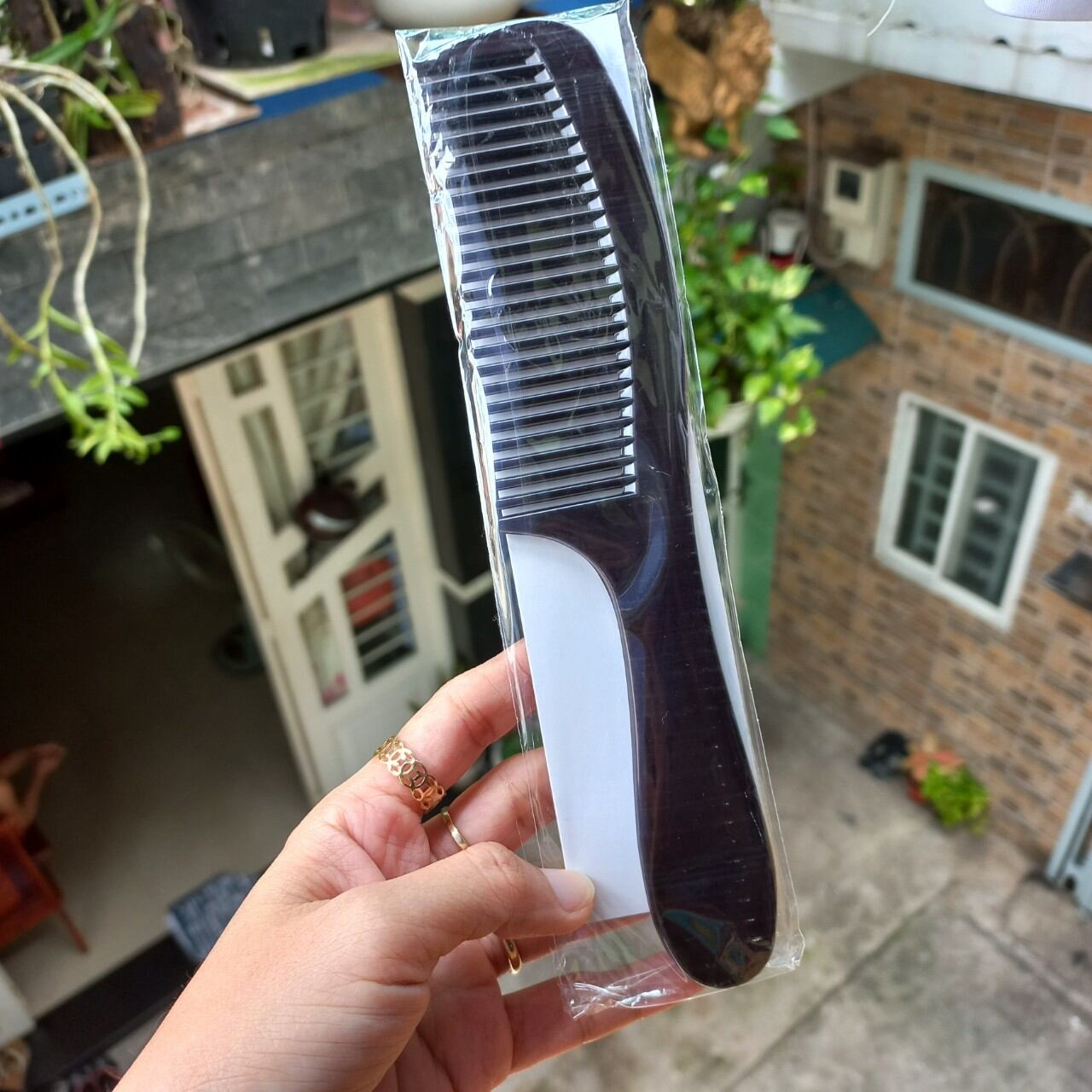 Lược chải tóc nhựa cứng cán nâu đen (21.5cm)
