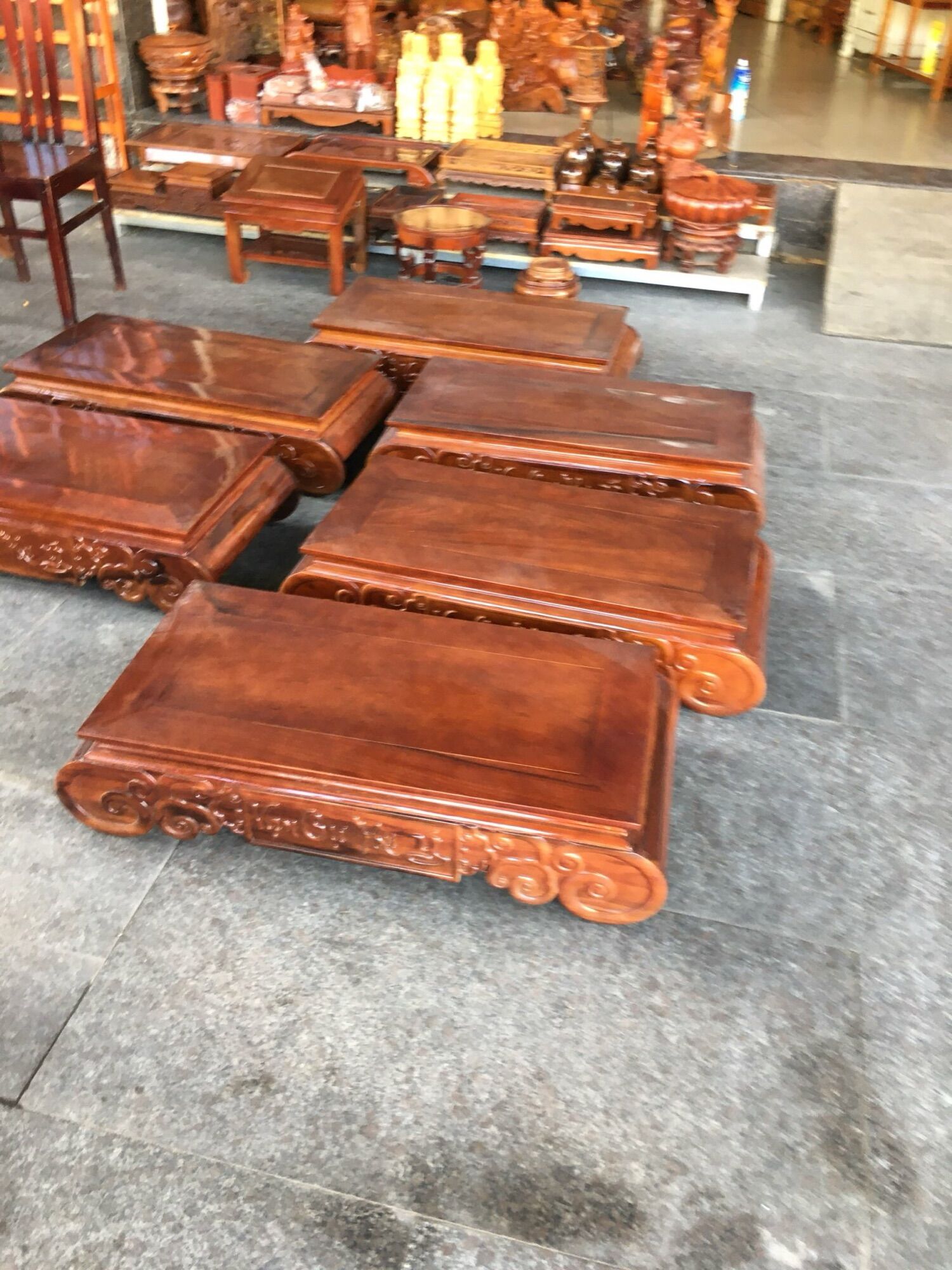 [HCM]Bàn gỗ gụ khắc chữ vạn sự như ý ở 2 bên kích thước cao 20cm x dài 80cm x ngang 40cm