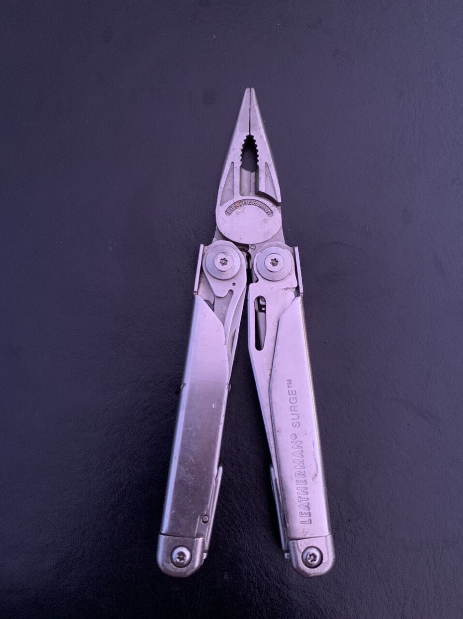 Kìm đa năng leatherman Surge.( bị thiếu tool , như hình)