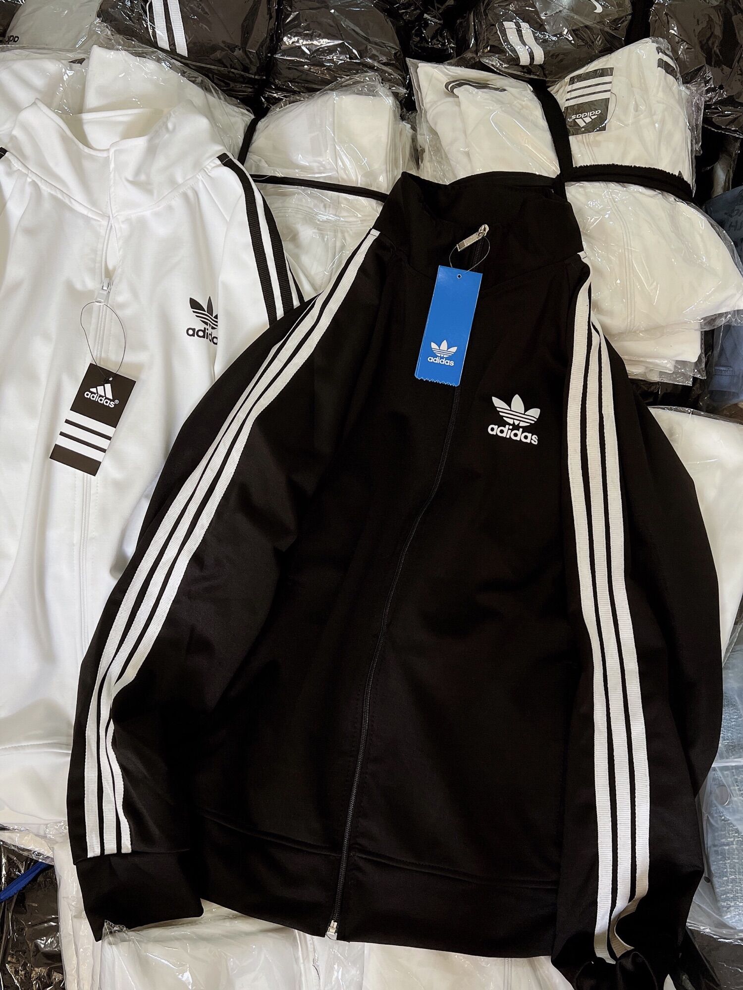 Ao khoác Adidas