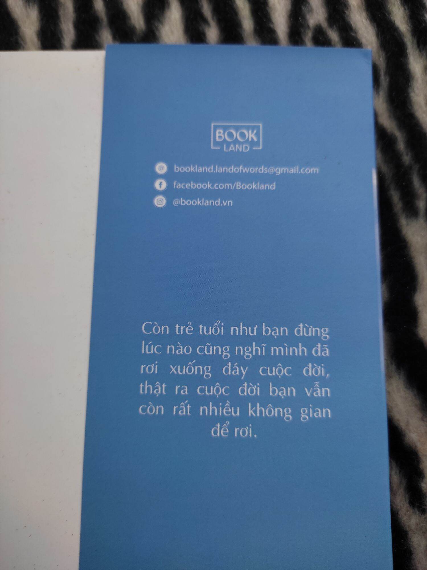 [Sách rẻ bán tặng-SL có hạn] Đừng ngồi chờ chết trong gió bão