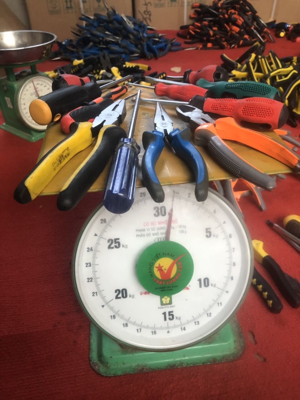 Kìm bãi, tô vít bãi nhật bán theo kg