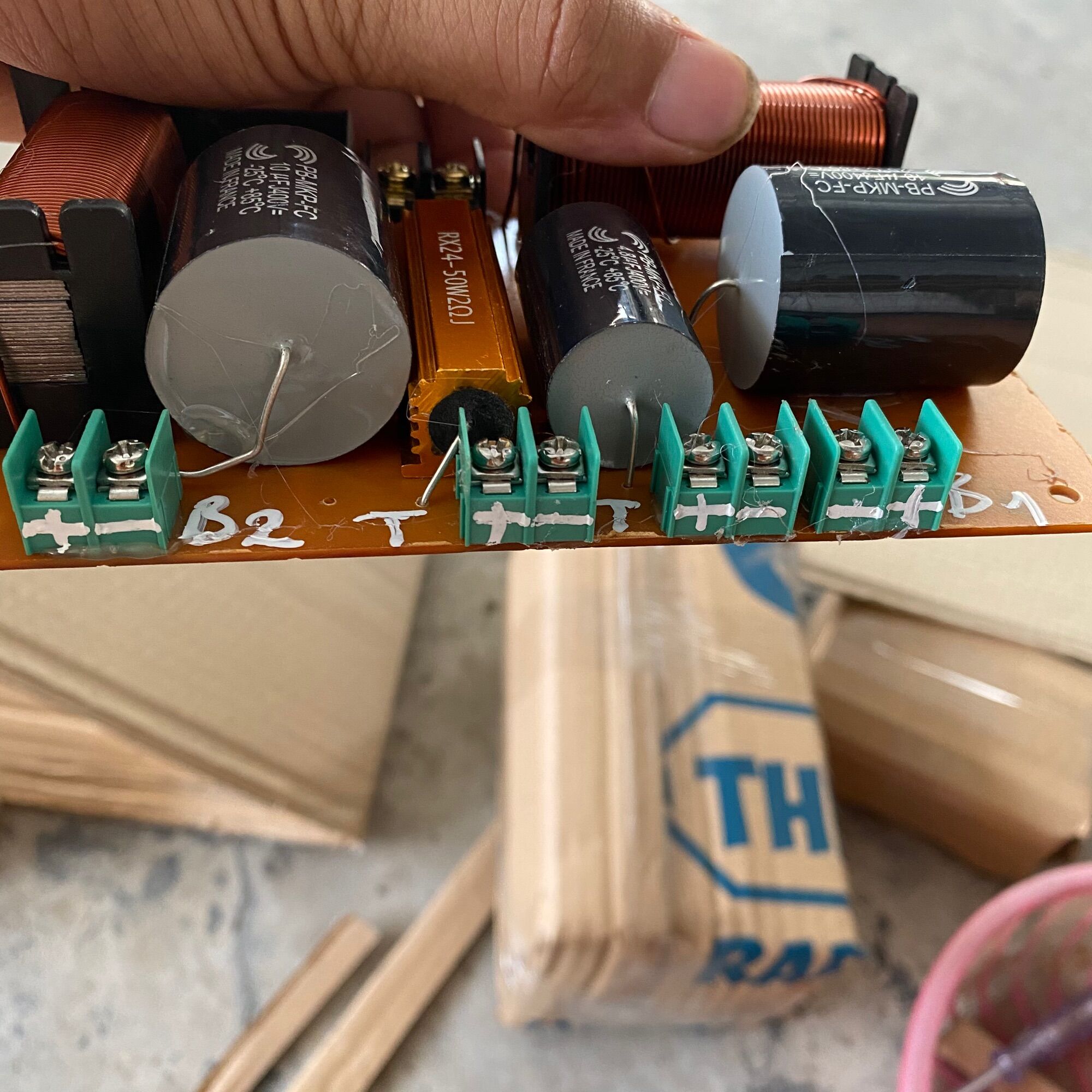 Phân tần loa bmb 1000
