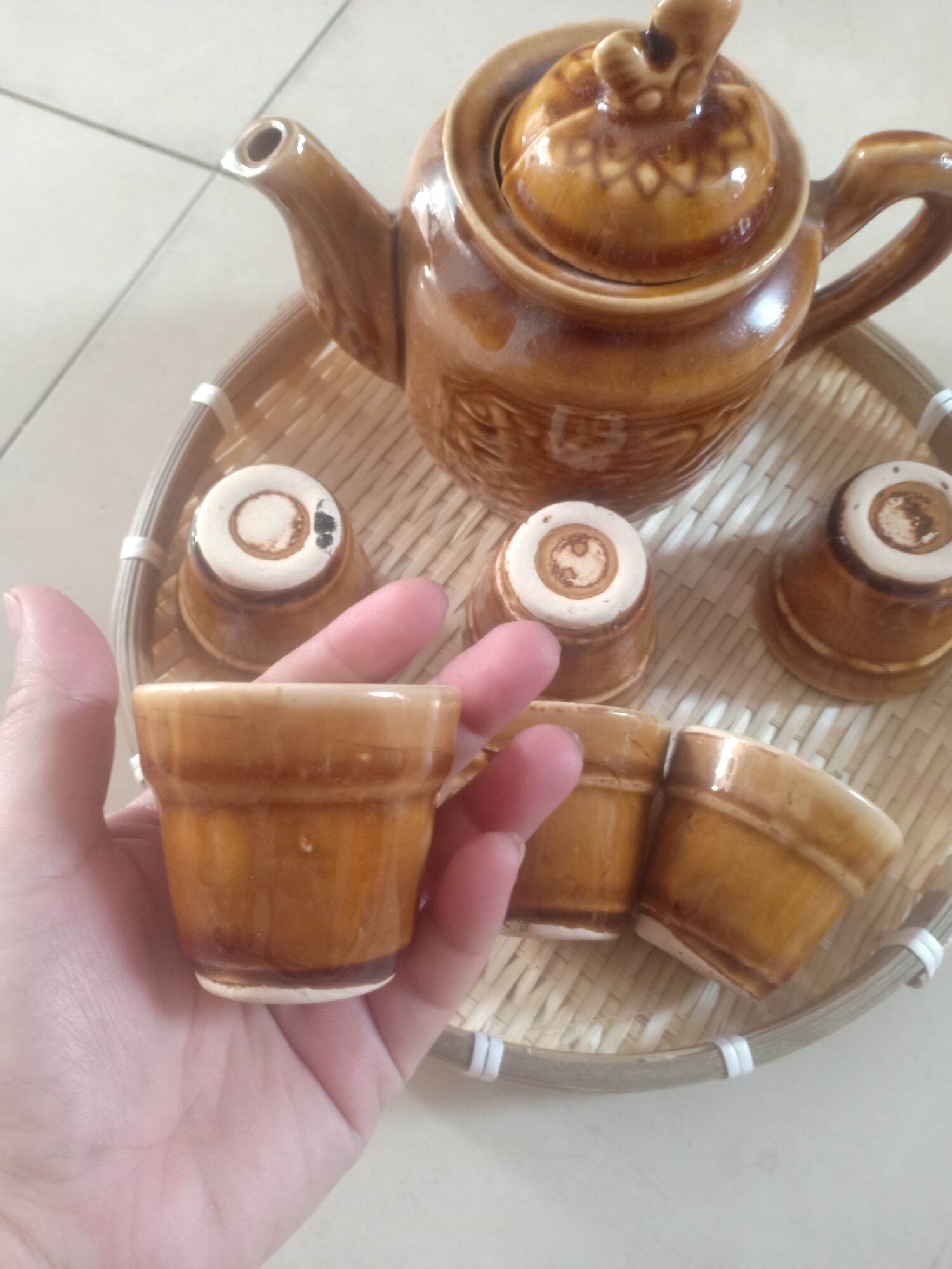 Bình trà và 6 tách kiểu xưa