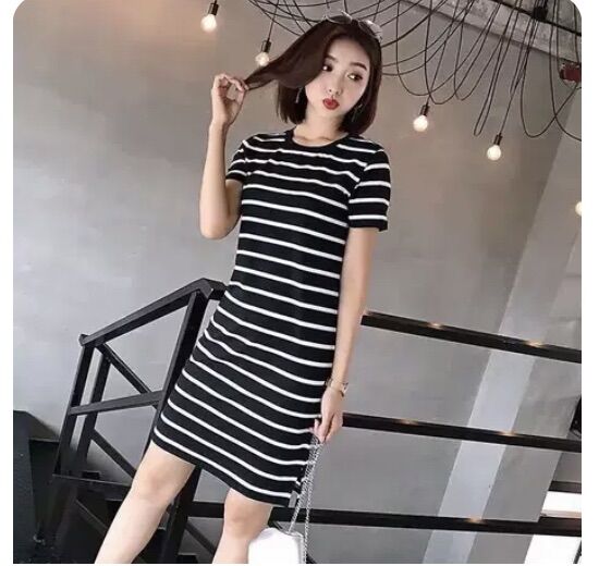 Váy dáng suông kẻ ngang trẻ trung