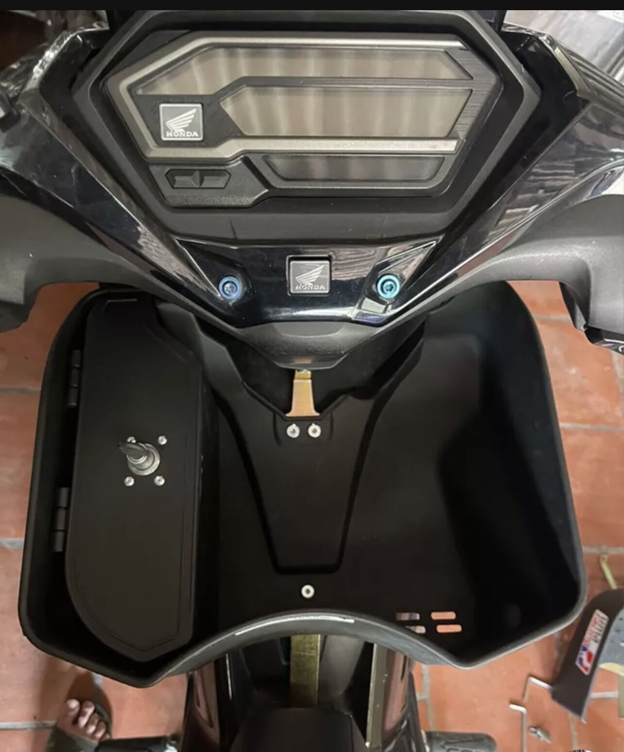 Rổ appi exciter 135-150-155 winner v1-v2-v3 có ổ khoá