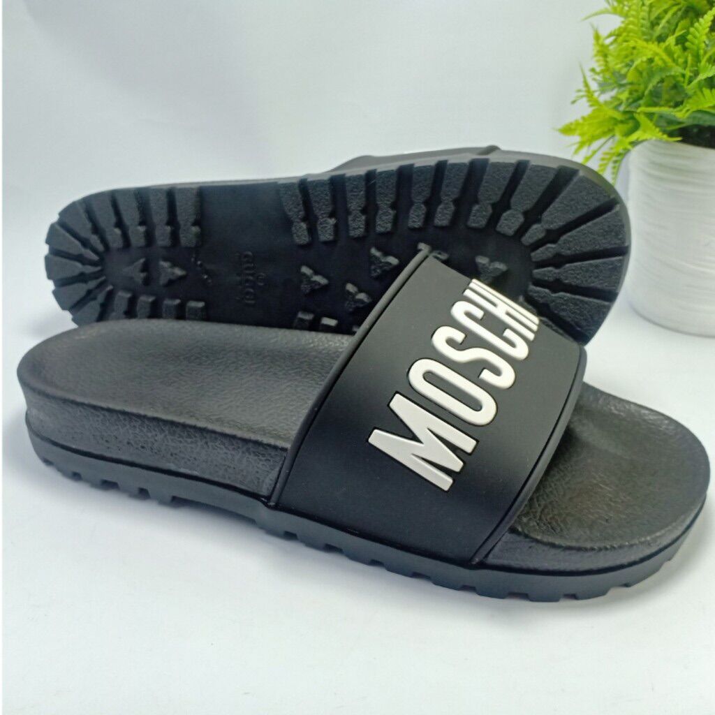 Dep lê moschino thoi trang hót 2021
