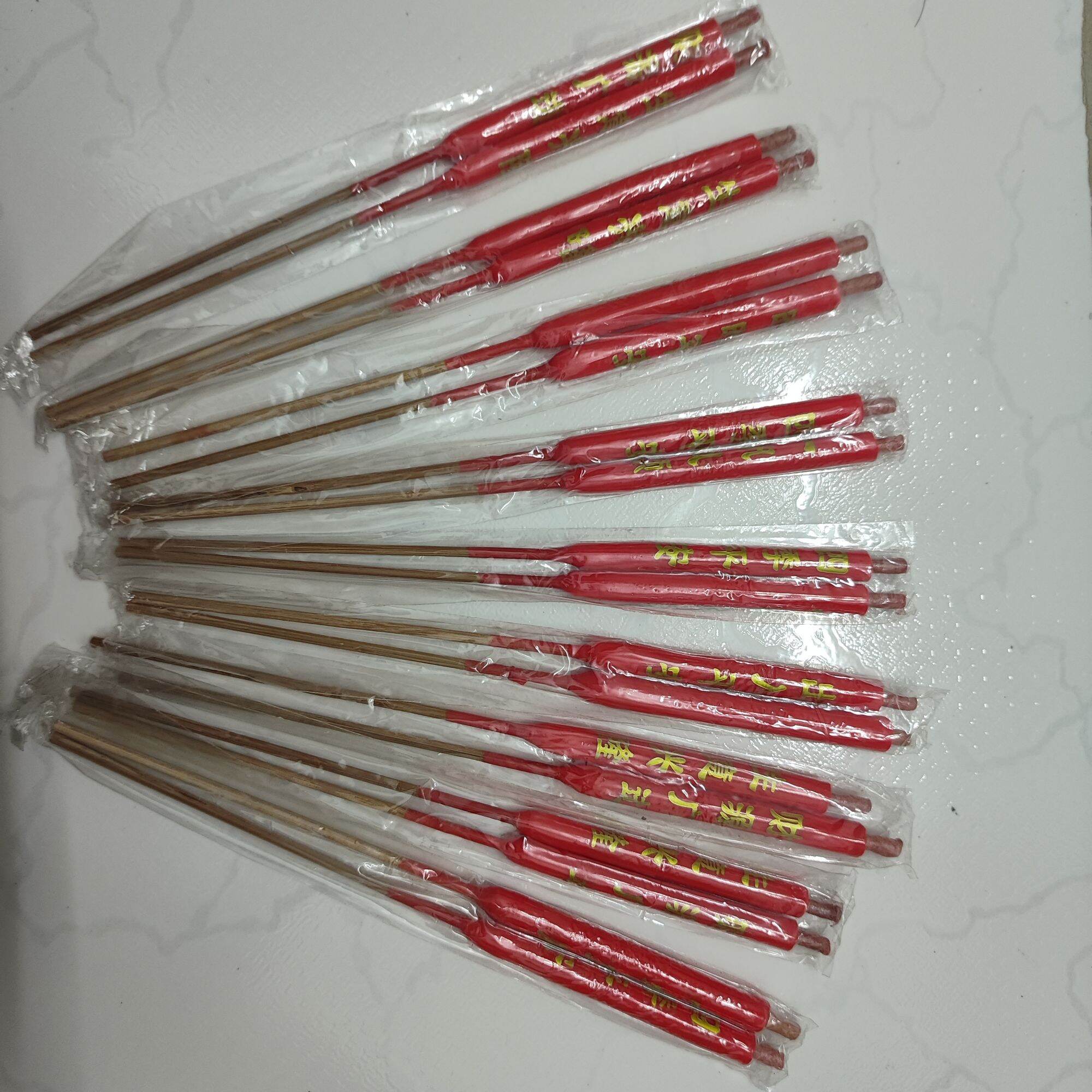 Đèn cầy gió dài 23cm dùng để đốt cúng ngoài trời
