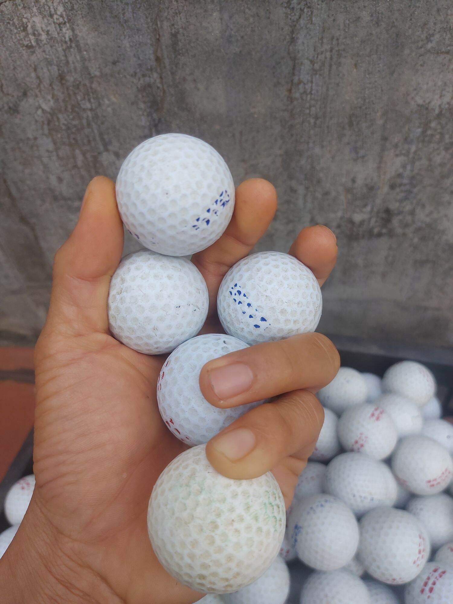 Bóng golf cũ