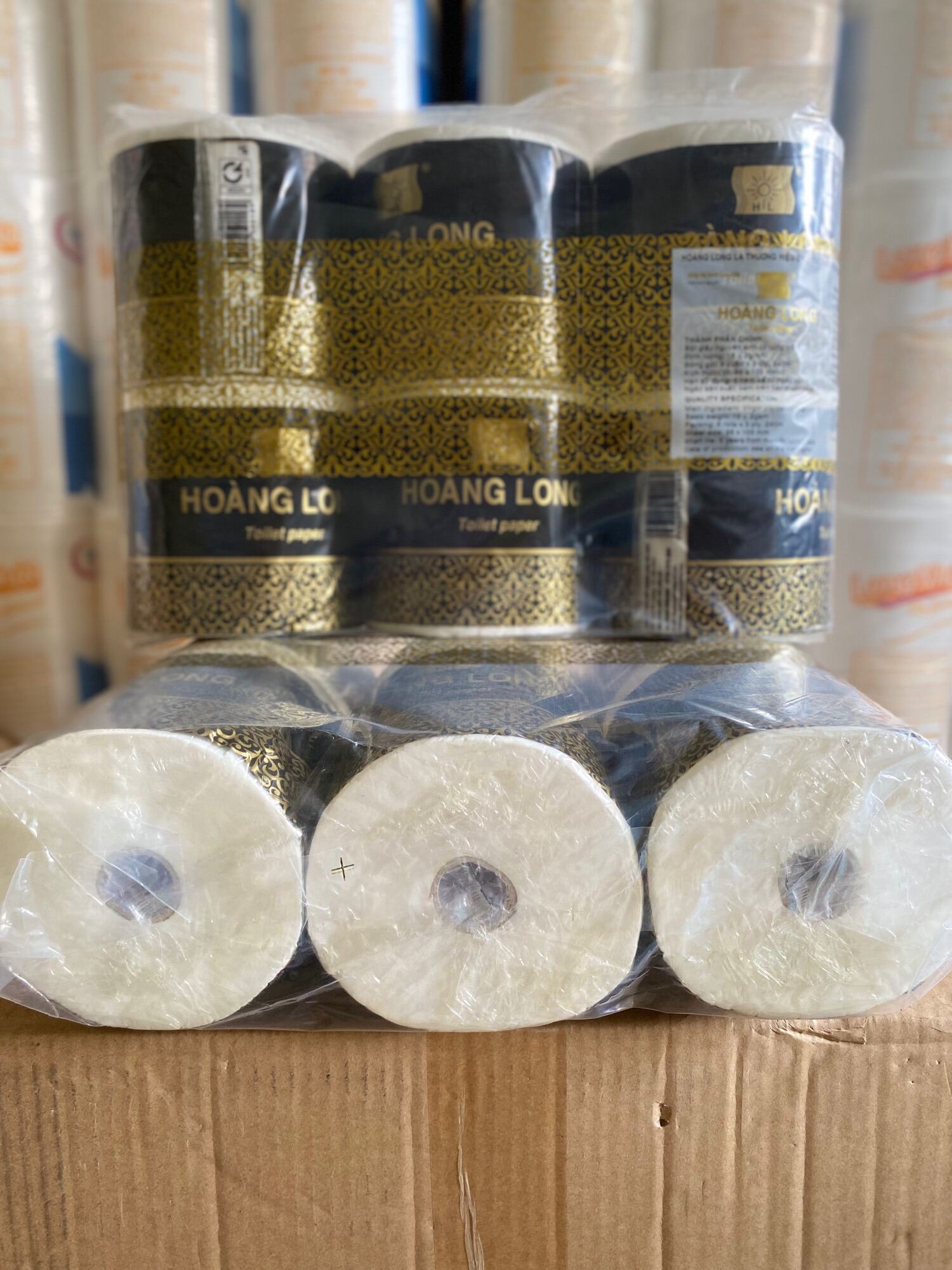 GIẤY VỆ SINH CAO CẤP HOÀNG LONG ĐEN LỐC 6 CUỘN 4 LỚP 1 KG