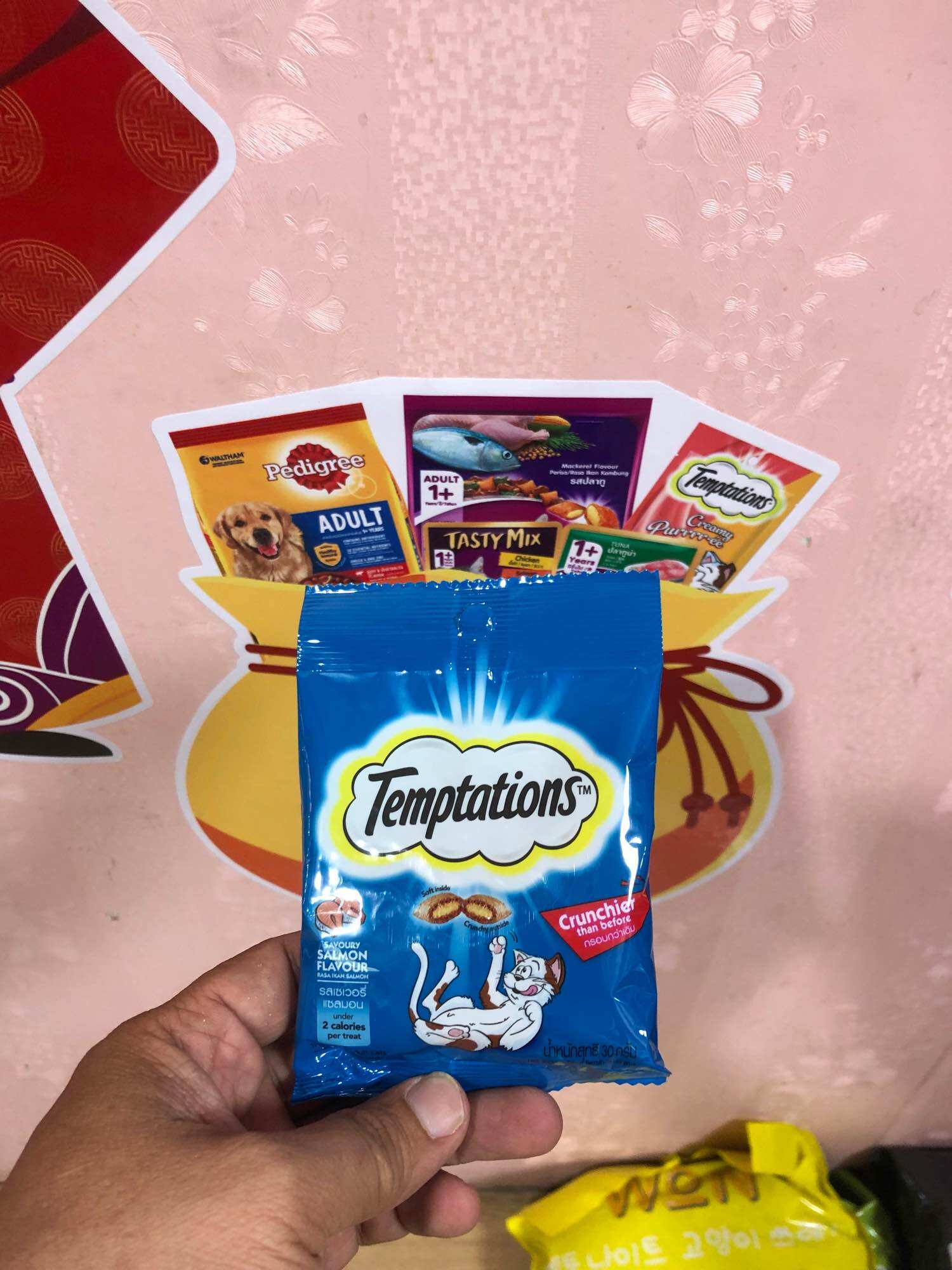 Bánh thưởng cho mèo temptations 30g - 75g