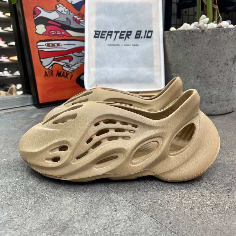 CHÍNH HÃNG - GIÀY YEEZY FOAM RUNNER ‘OCHER’ (GW3354)