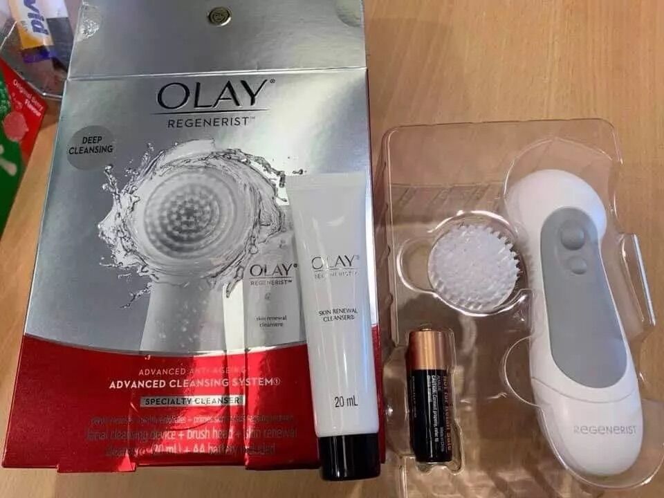 Máy rửa mặt Olay Regenerist Advanced Cleansing Úc