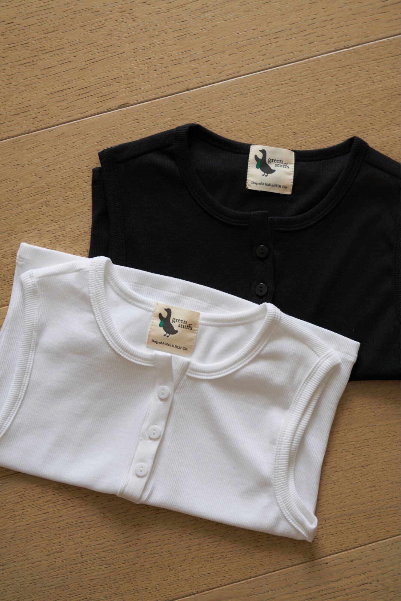 Greenstuffs - Áo thun trắng nữ ba lỗ basic - Tank top