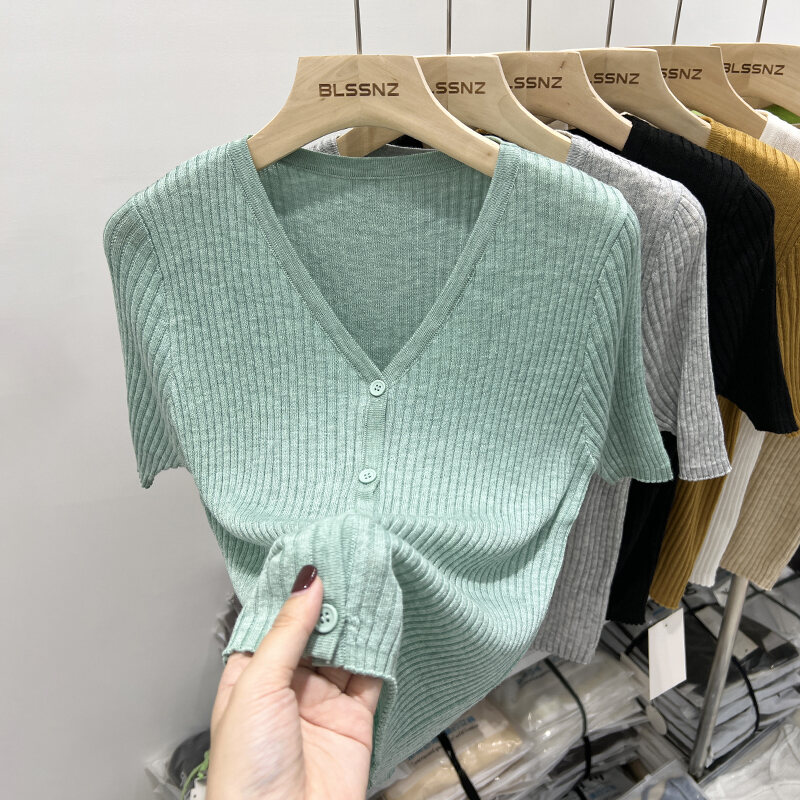 Áo Cardigan Dệt Kim Cổ Chữ V Lụa Băng Hàng Châu Âu Áo Mẫu Ngắn Thiểu Số Cảm Giác Thiết Kế Độc Đáo Sành Điệu Instagram Tay Ngắn Cho Nữ