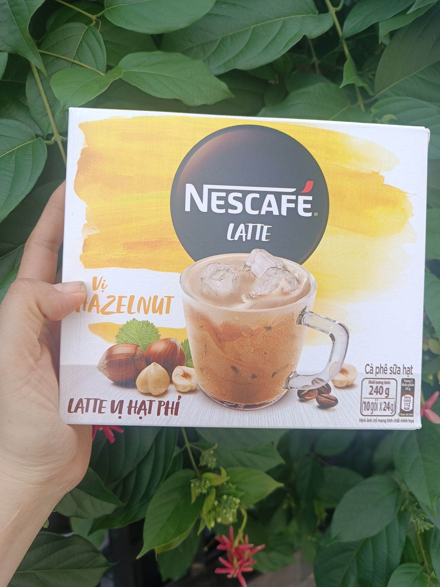 Cà phê hòa tan Nescafé Latte sữa hạt vị sôcôla _vị hạnh nhân_ hạt phỉ (Hộp 10 gói x 24g) date mới