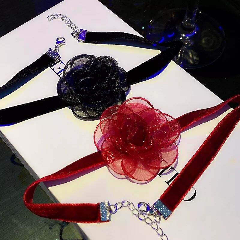 Vòng cổ choker hoa hồng voan