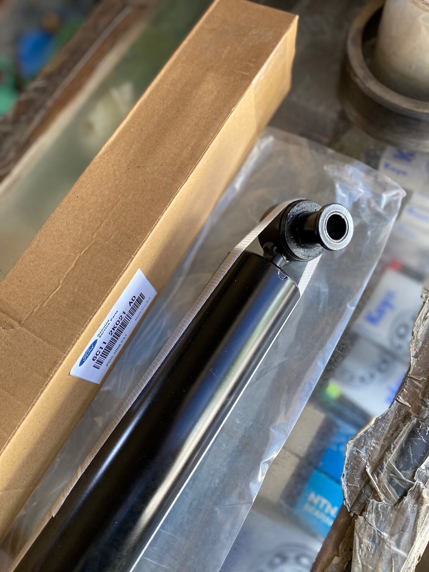 [HCM]Bộ 2 Cây Phuộc Sau Ford Transit 16 Chỗ 2008-2019