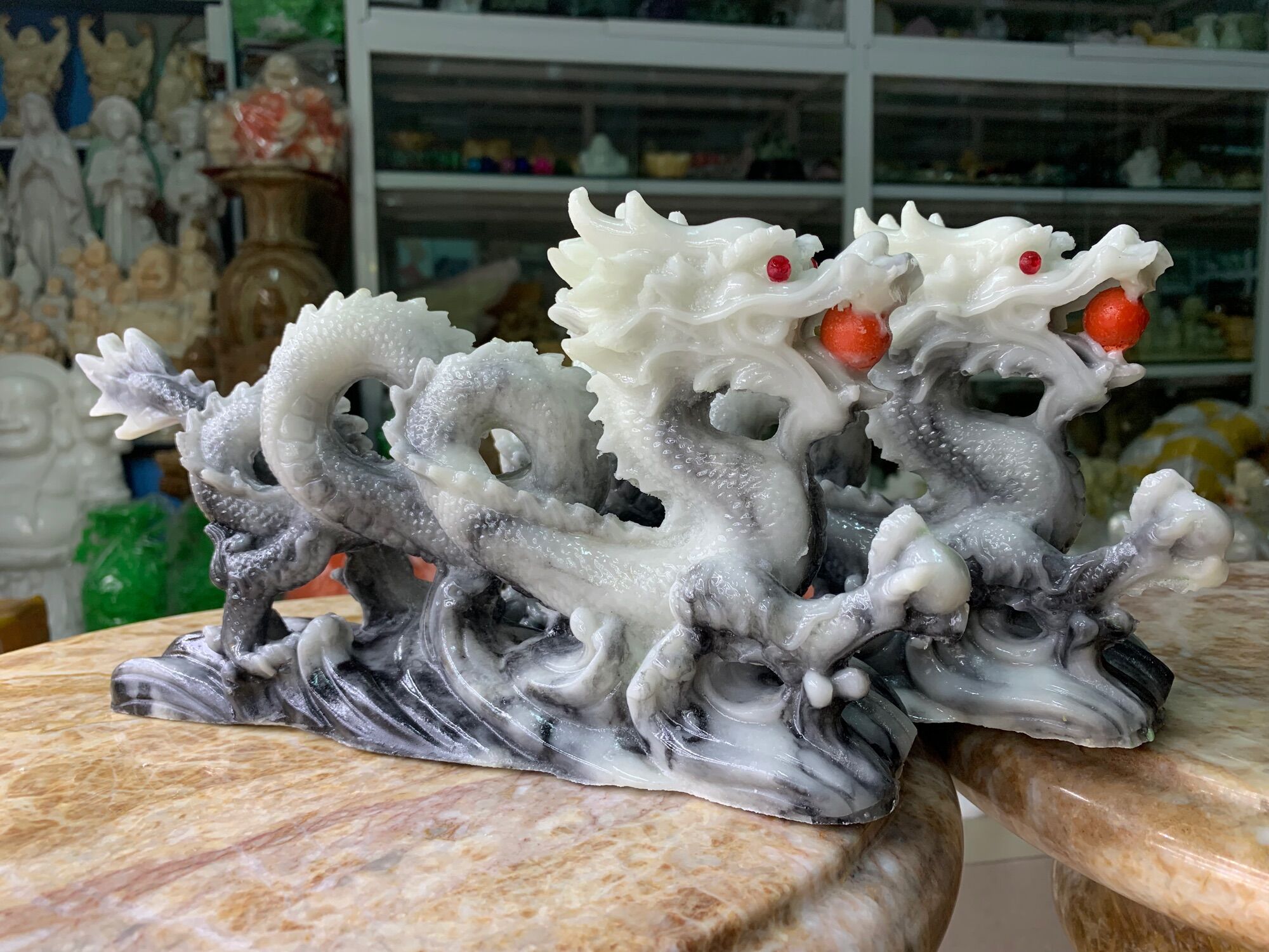 Cặp Rồng Ngậm Ngọc Đá Đúc - ngang 30cm