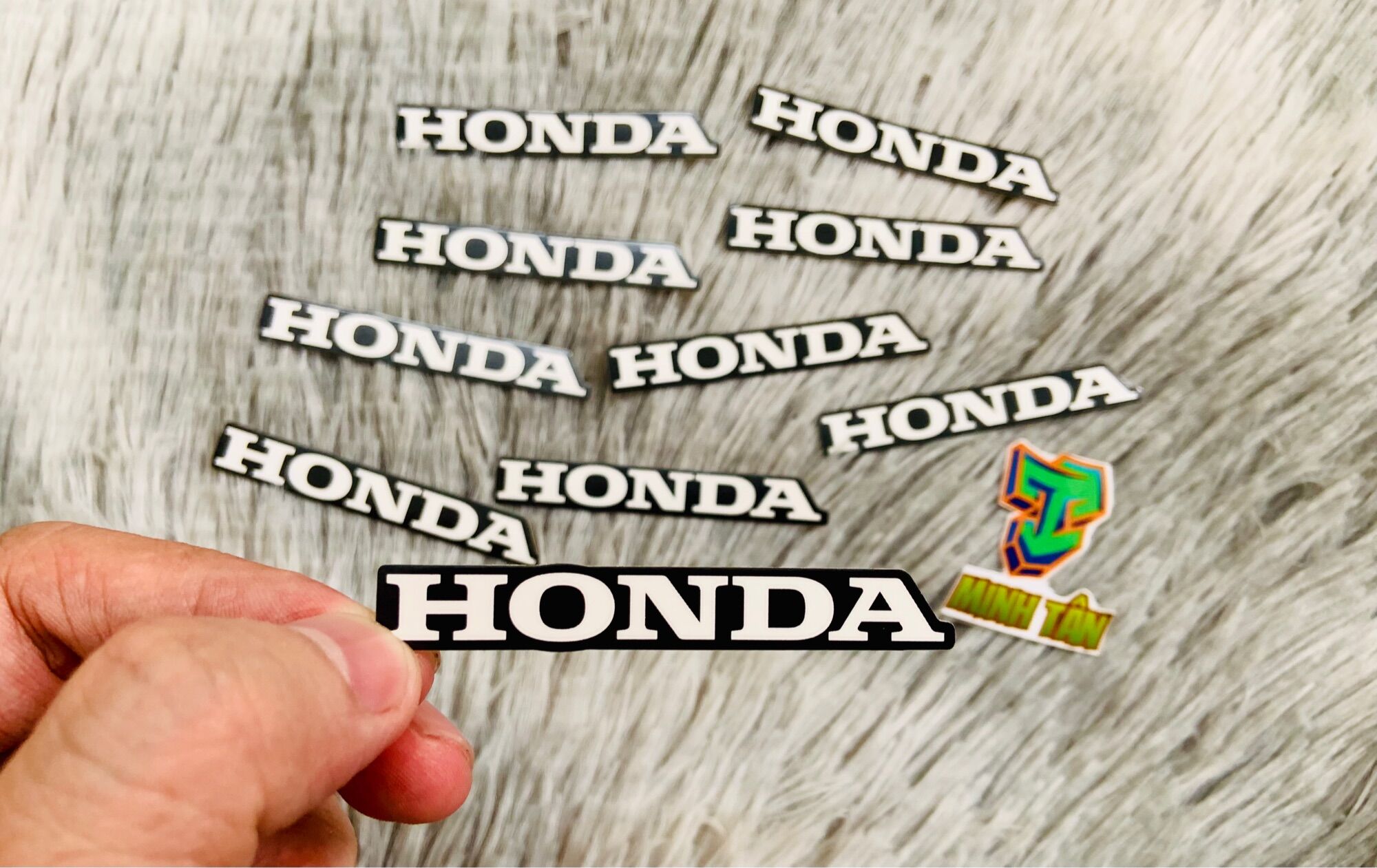 Tem zin honda dán đuôi dè sau xe máy.