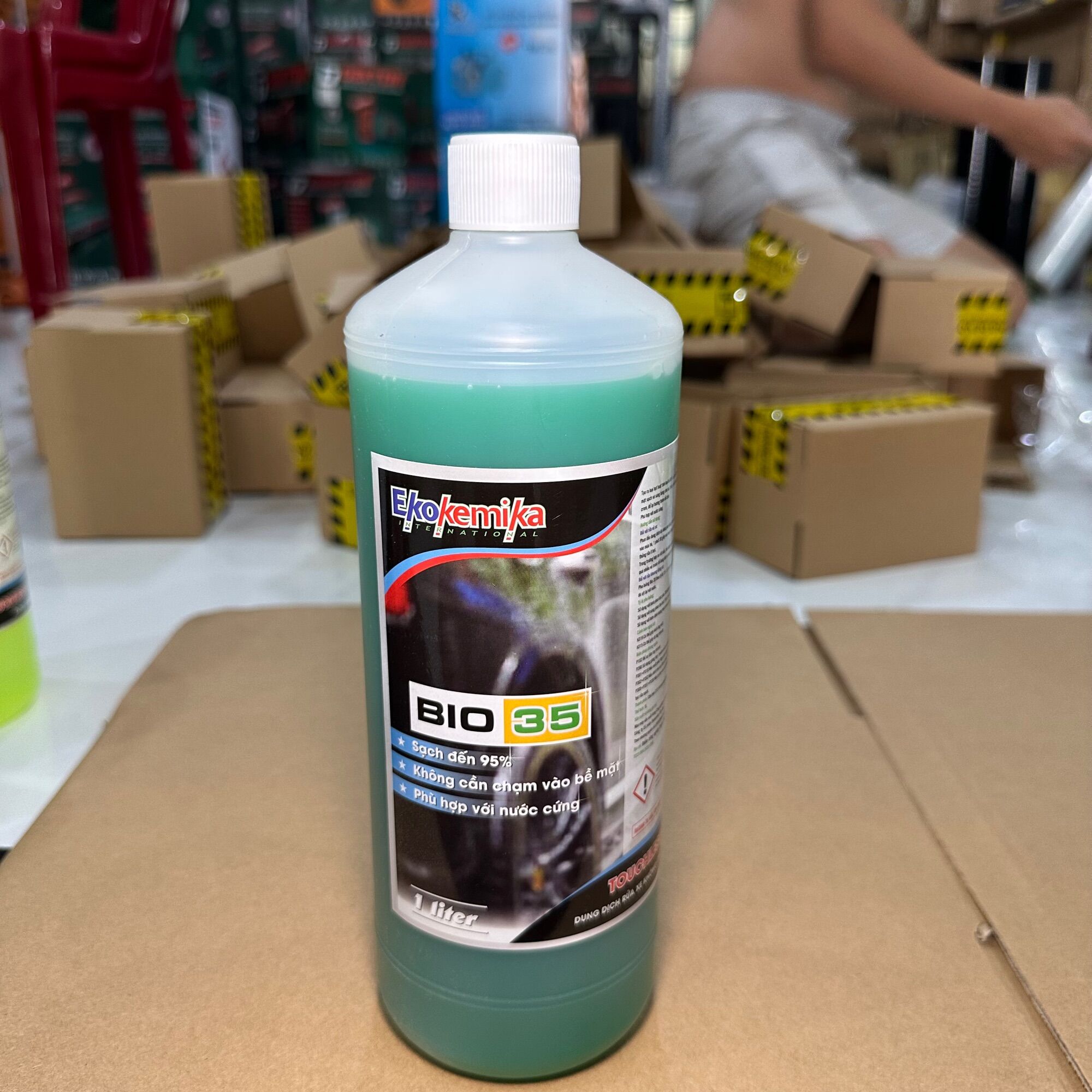 Dung Dịch Rửa Xe Không Chạm EKOKEMIKA BIO 35 1L