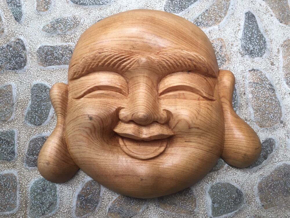 Mặt nạ trang trí treo tường bằng gỗ hình mặt phật di lặc. Mặt nạ trang trí treo tường được làm thủ công bằng gỗ tự nhiên hình mặt phật di lặc.