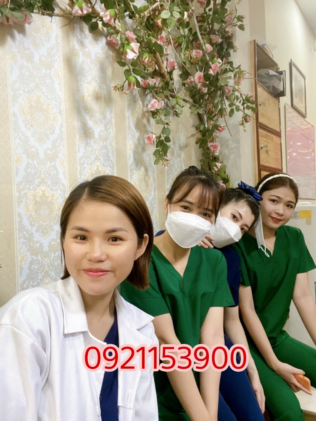 Đồng phục spa màu xanh két