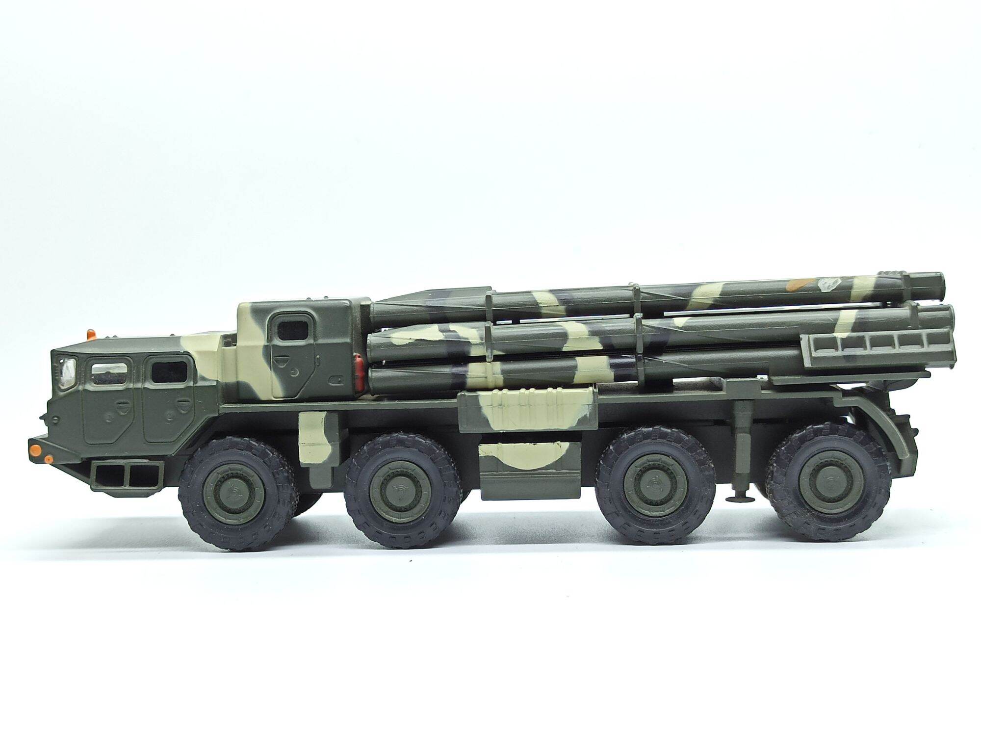 Mô hình xe BM-30 MLRS Smerch tỷ lệ 1/72