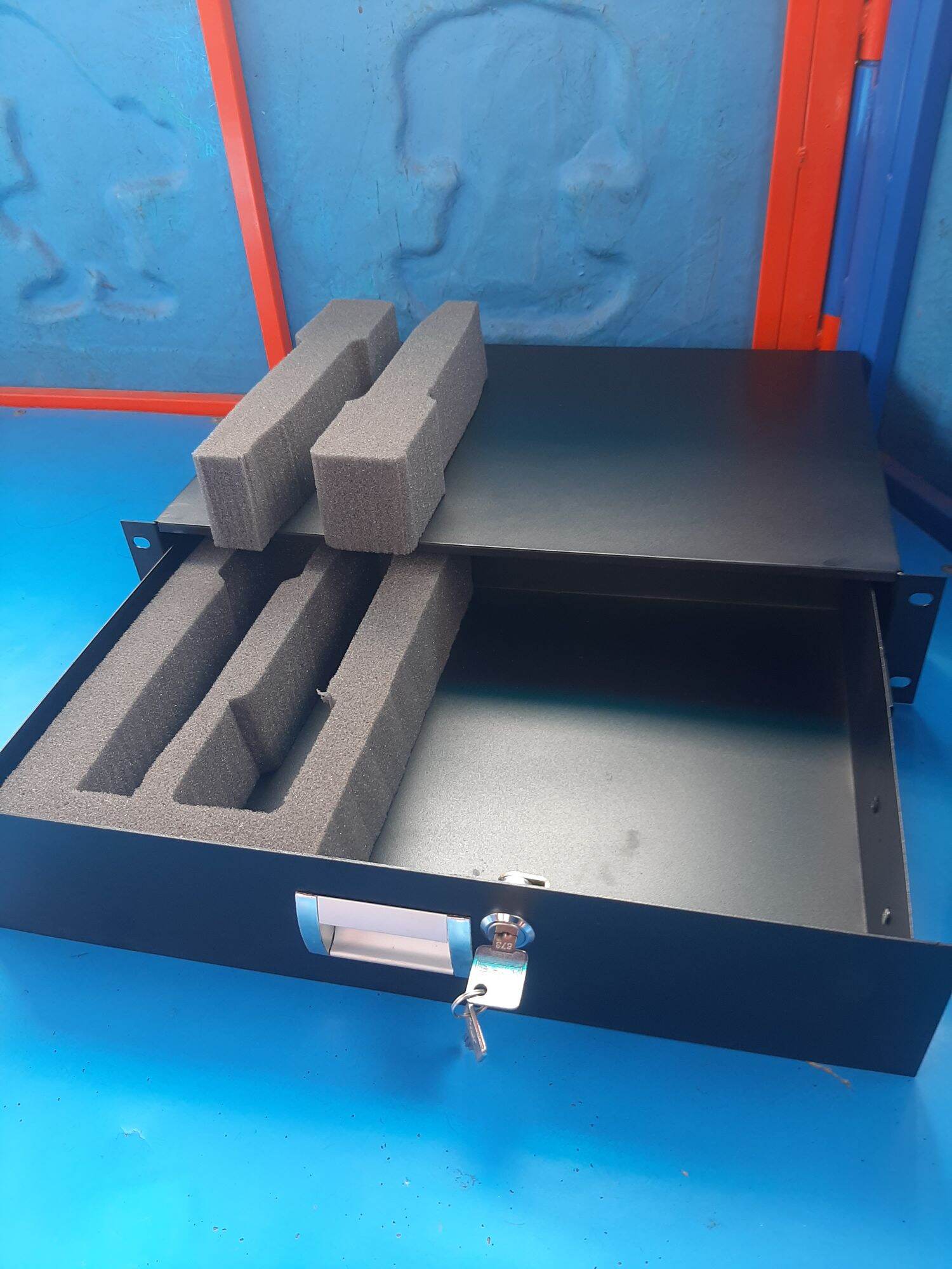 ngăn kéo đựng micro có mút 2 tay mic